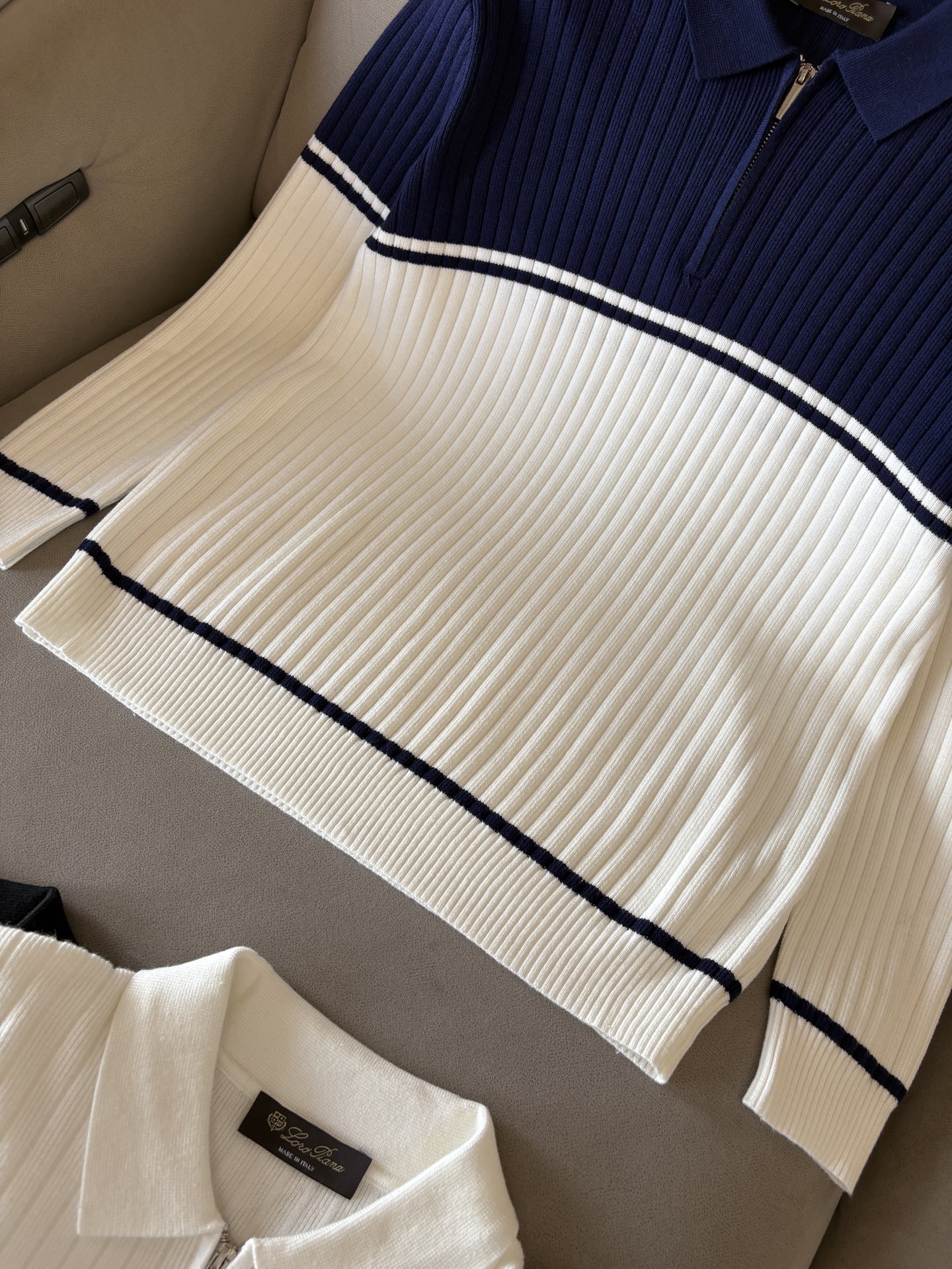 耗时王”菱形提花设计甄选超细优质纱线翻领短袖男士典藏款「耗时王」长袖针织奢雅工艺，触肤即高阶。• 匠心底