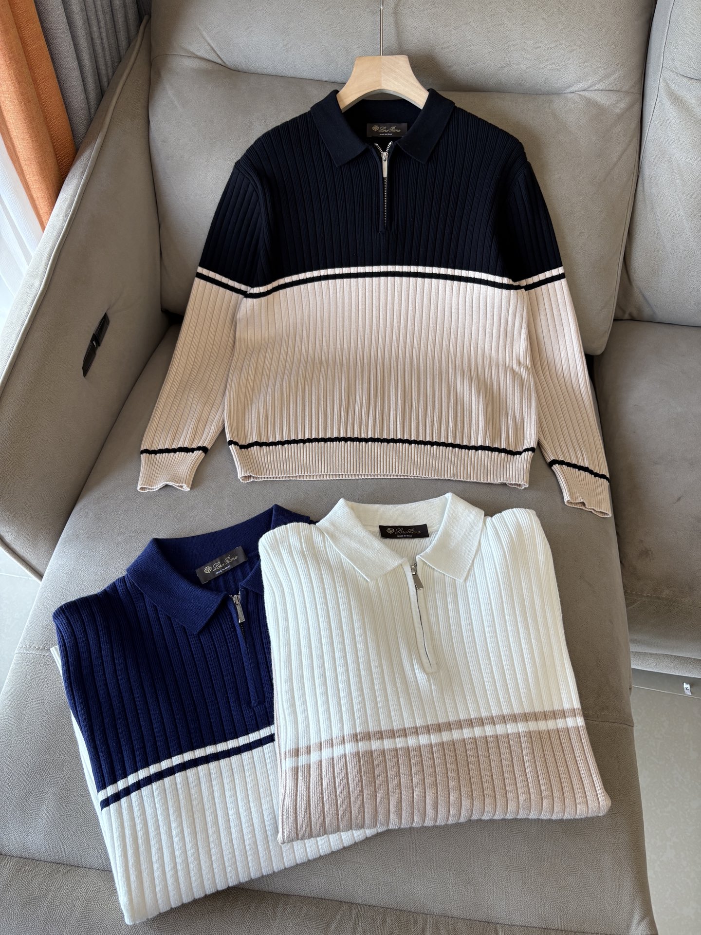 耗时王”菱形提花设计甄选超细优质纱线翻领短袖男士典藏款「耗时王」长袖针织奢雅工艺，触肤即高阶。• 匠心底