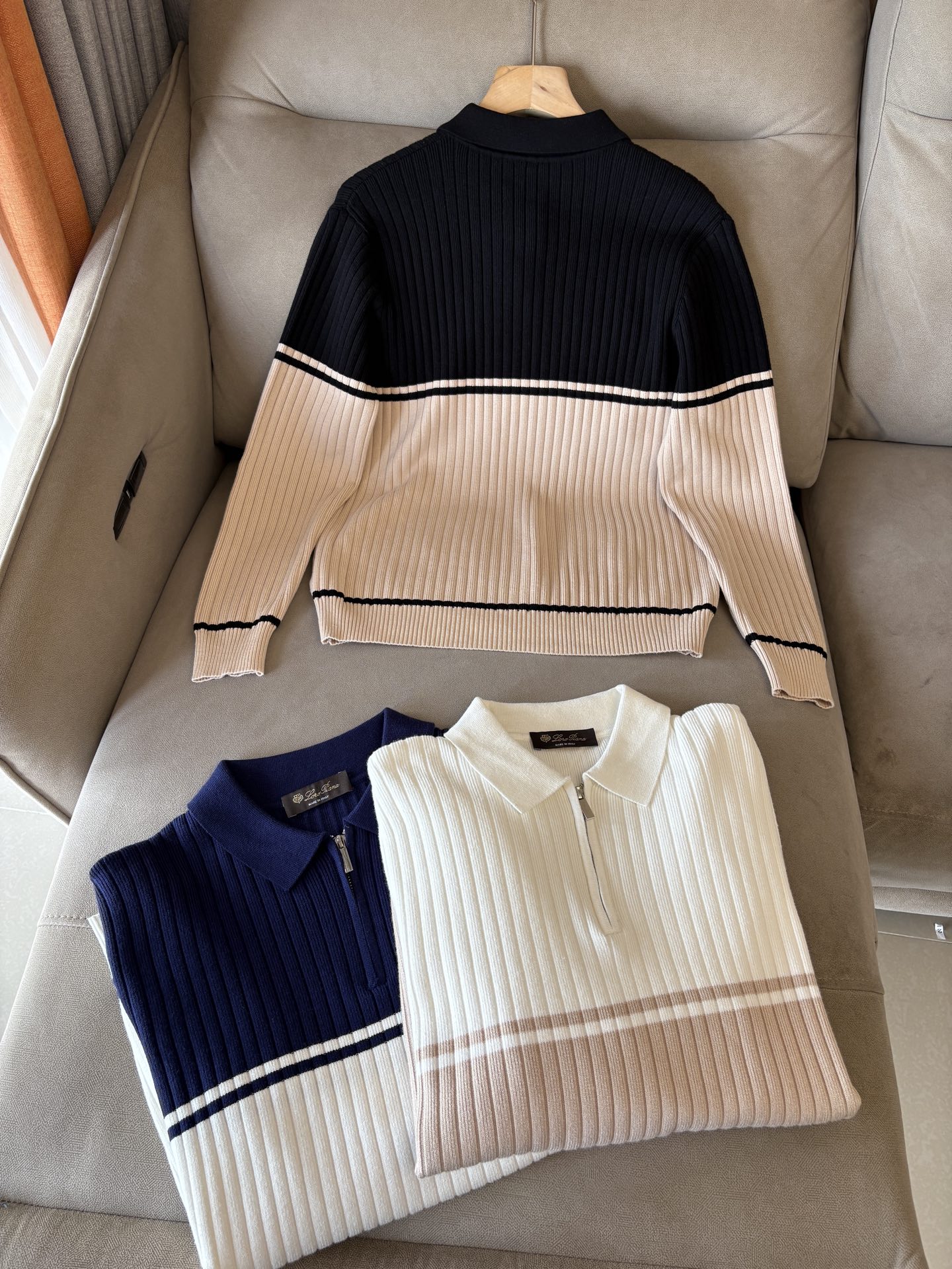 耗时王”菱形提花设计甄选超细优质纱线翻领短袖男士典藏款「耗时王」长袖针织奢雅工艺，触肤即高阶。• 匠心底