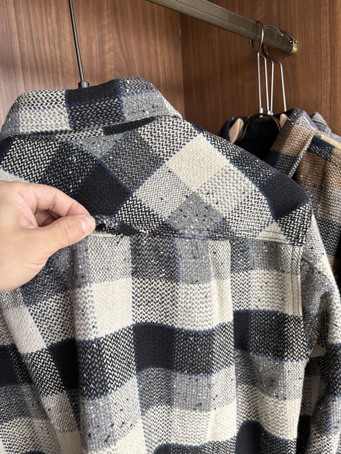 L最新2025年秋季新款100%棉简约百搭休闲格子长袖衬衣外套，面料舒适透气&时尚百搭尺码：M-4xL