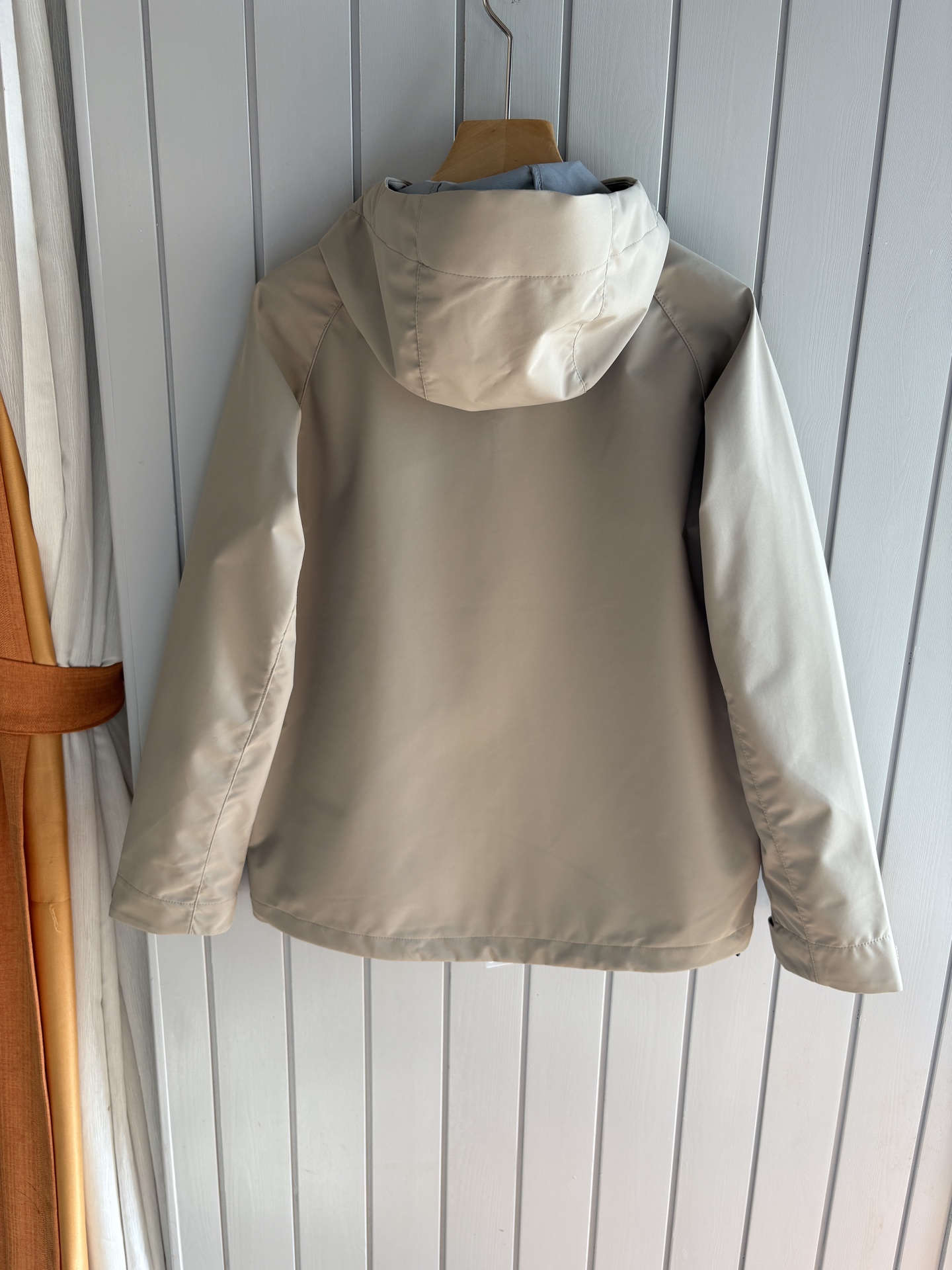 爆款 顶配 Beta SL冲锋衣是一款专为户外探险设计的高性能外套。采用GORE-TEX 面料。具备卓越