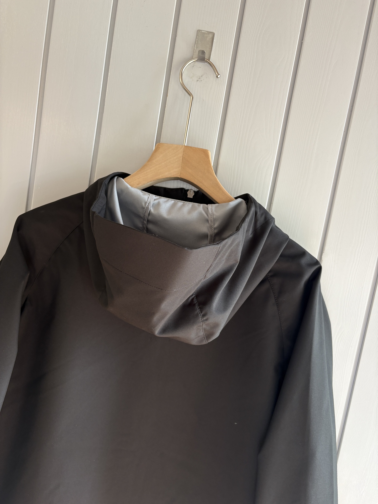 爆款 顶配 Beta SL冲锋衣是一款专为户外探险设计的高性能外套。采用GORE-TEX 面料。具备卓越