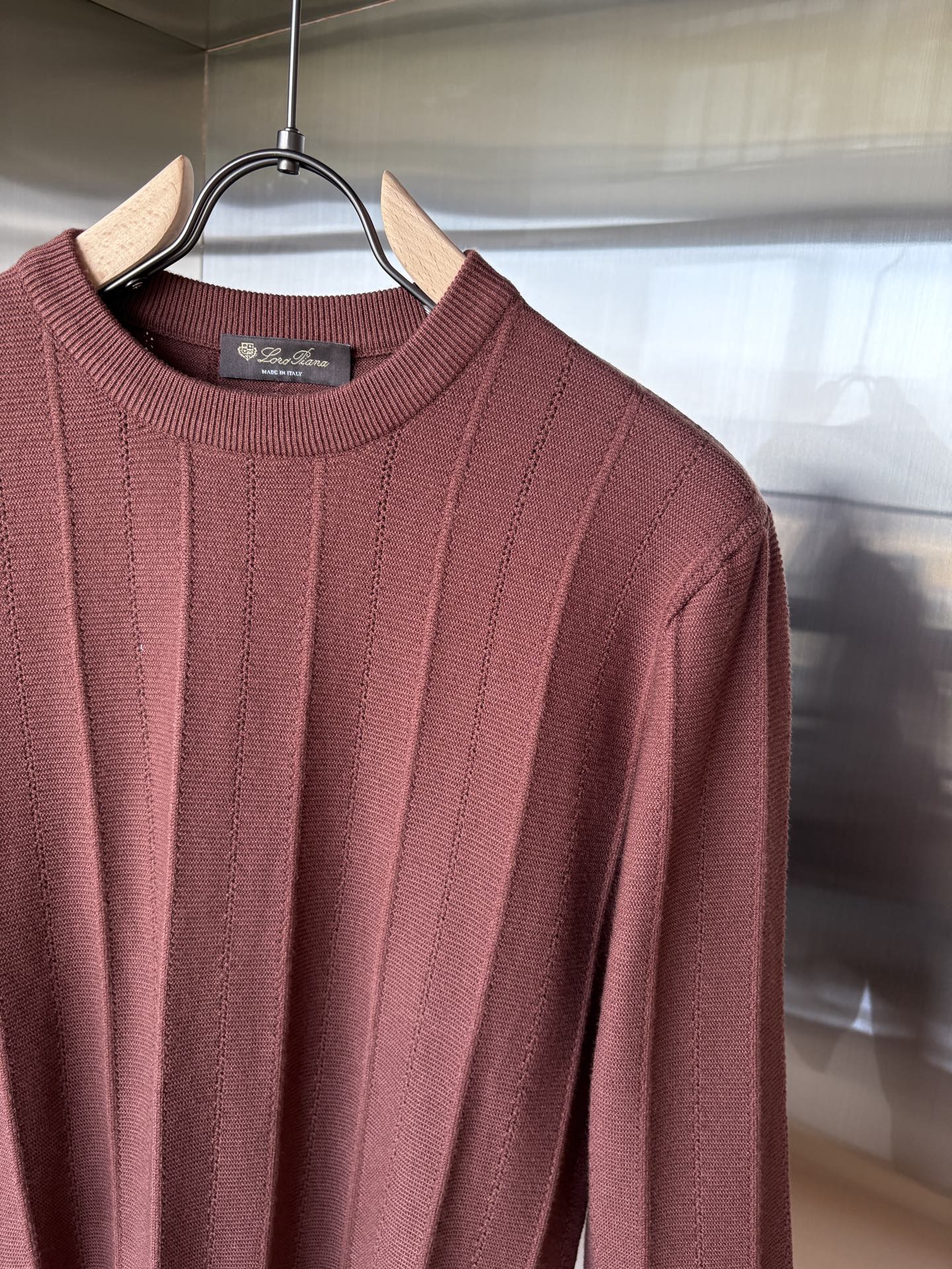 耗时王”菱形提花设计甄选超细优质纱线翻领短袖男士典藏款「耗时王」长袖针织奢雅工艺，触肤即高阶。• 匠心底