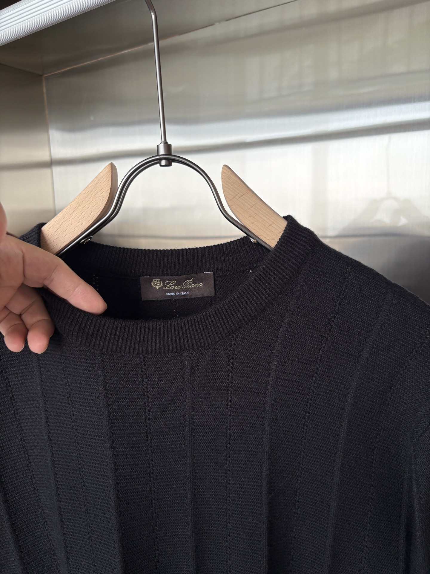 耗时王”菱形提花设计甄选超细优质纱线翻领短袖男士典藏款「耗时王」长袖针织奢雅工艺，触肤即高阶。• 匠心底