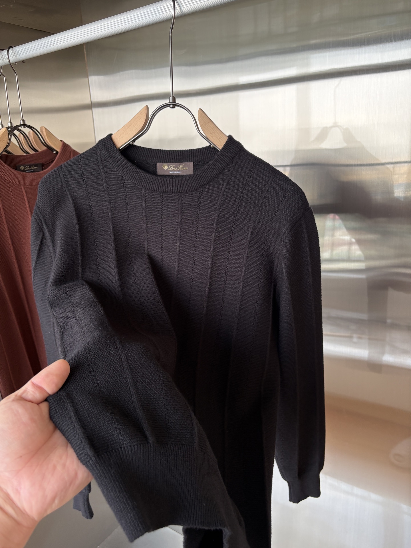 耗时王”菱形提花设计甄选超细优质纱线翻领短袖男士典藏款「耗时王」长袖针织奢雅工艺，触肤即高阶。• 匠心底