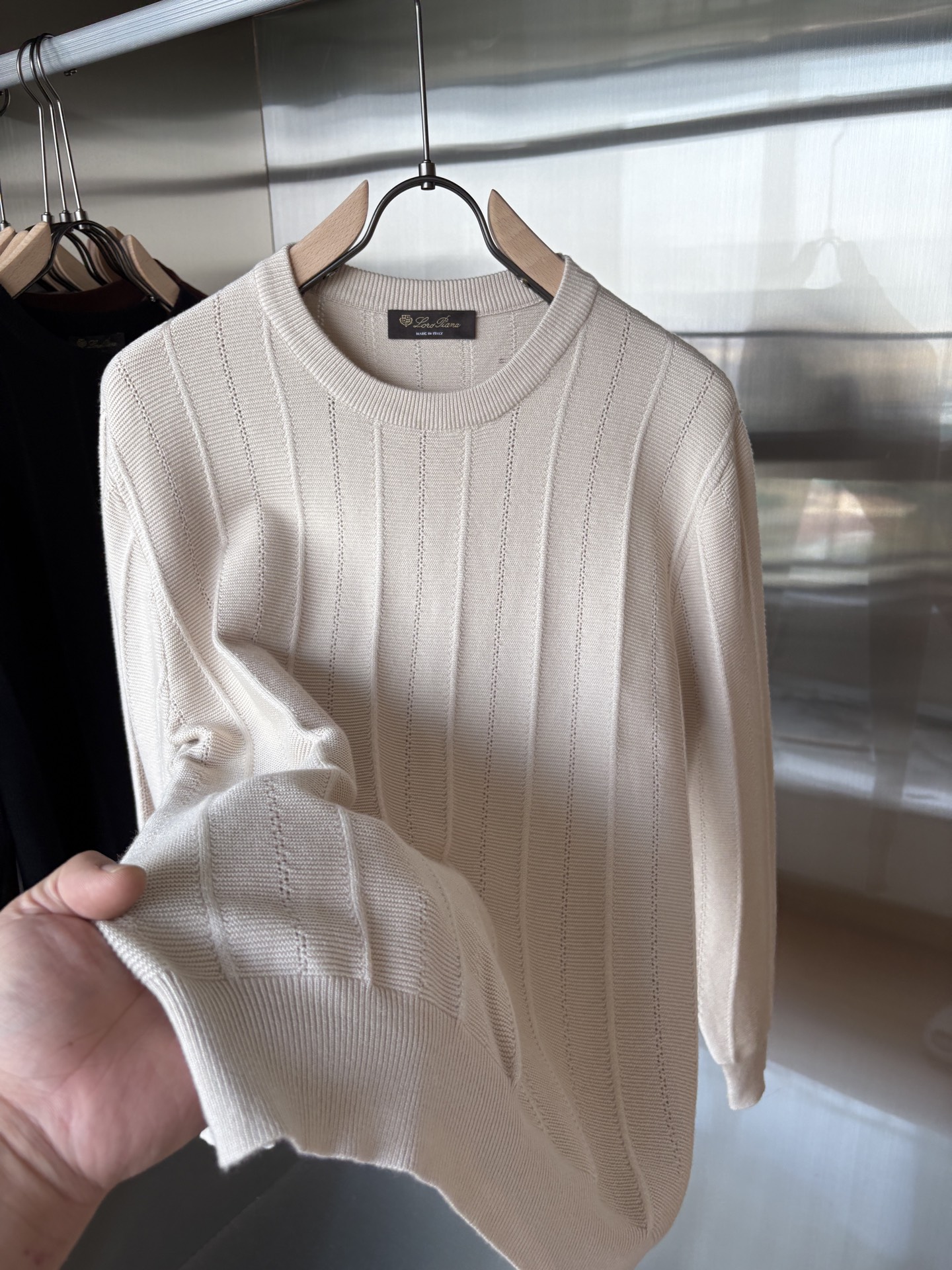 耗时王”菱形提花设计甄选超细优质纱线翻领短袖男士典藏款「耗时王」长袖针织奢雅工艺，触肤即高阶。• 匠心底