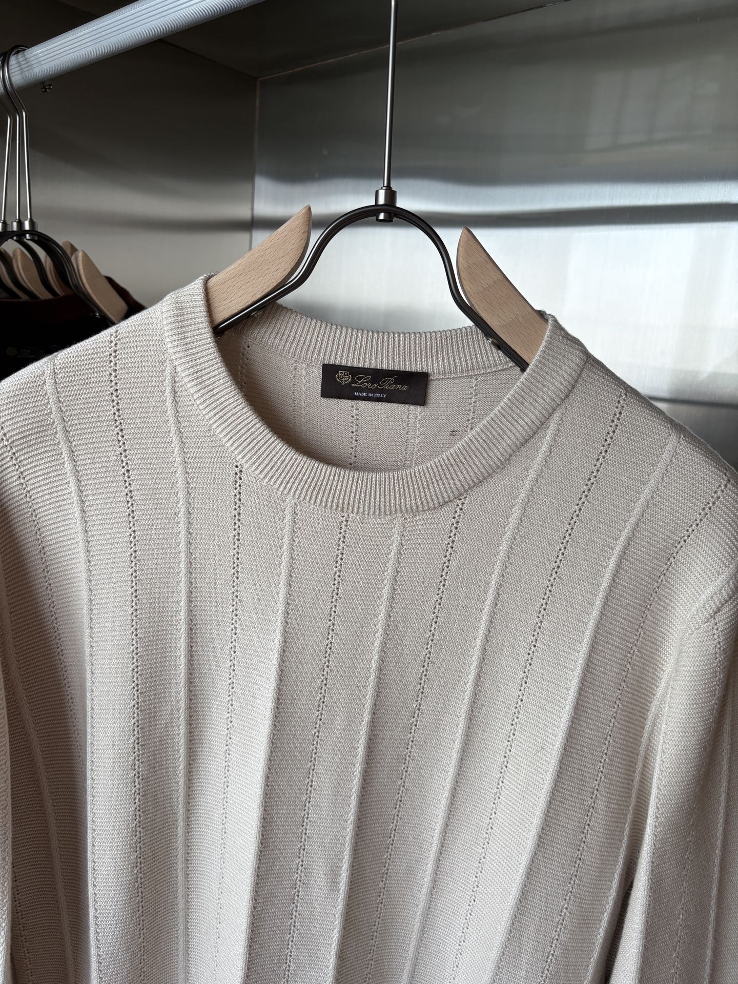 耗时王”菱形提花设计甄选超细优质纱线翻领短袖男士典藏款「耗时王」长袖针织奢雅工艺，触肤即高阶。• 匠心底