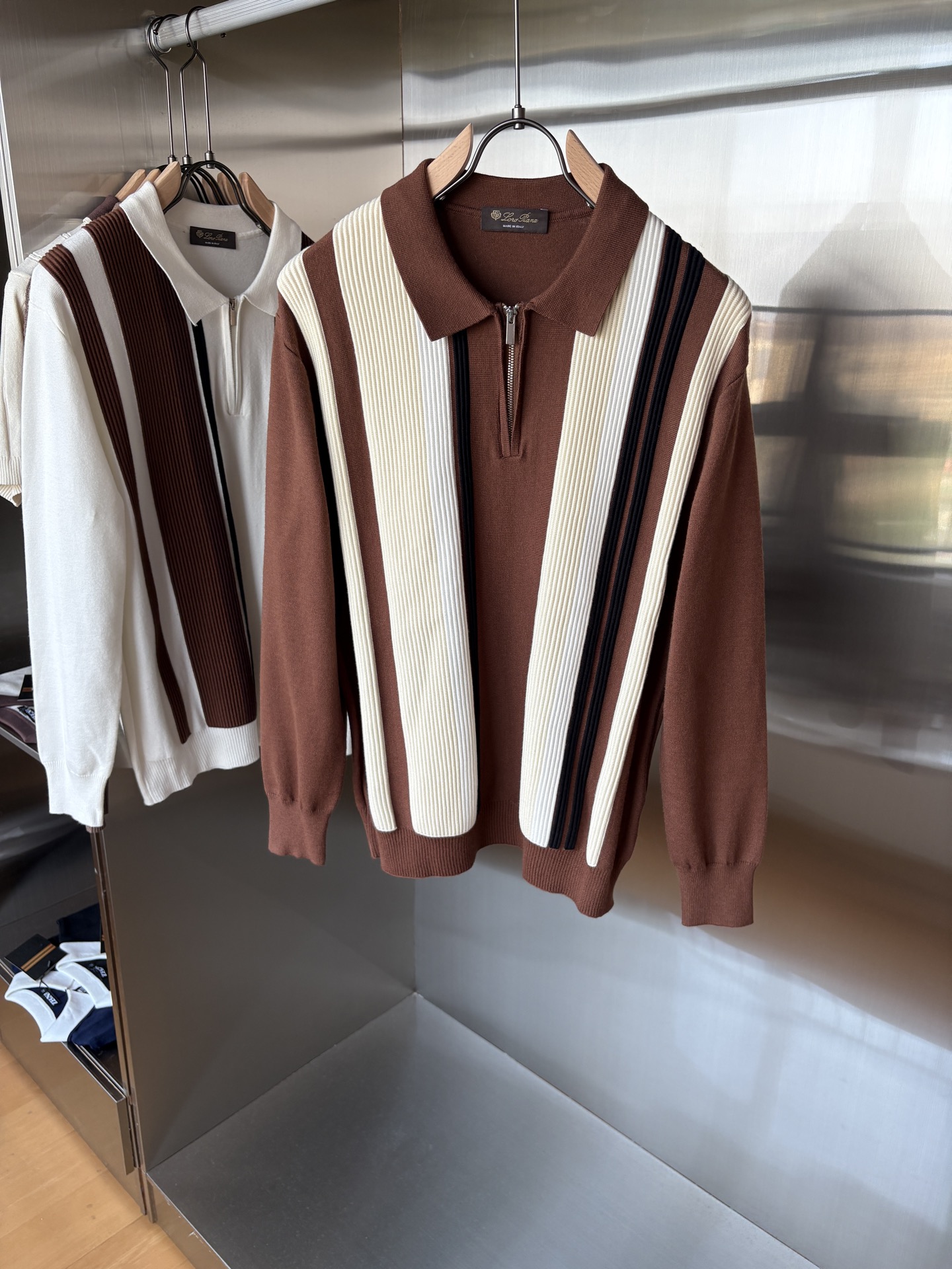 耗时王”菱形提花设计甄选超细优质纱线翻领短袖男士典藏款「耗时王」长袖针织奢雅工艺，触肤即高阶。• 匠心底