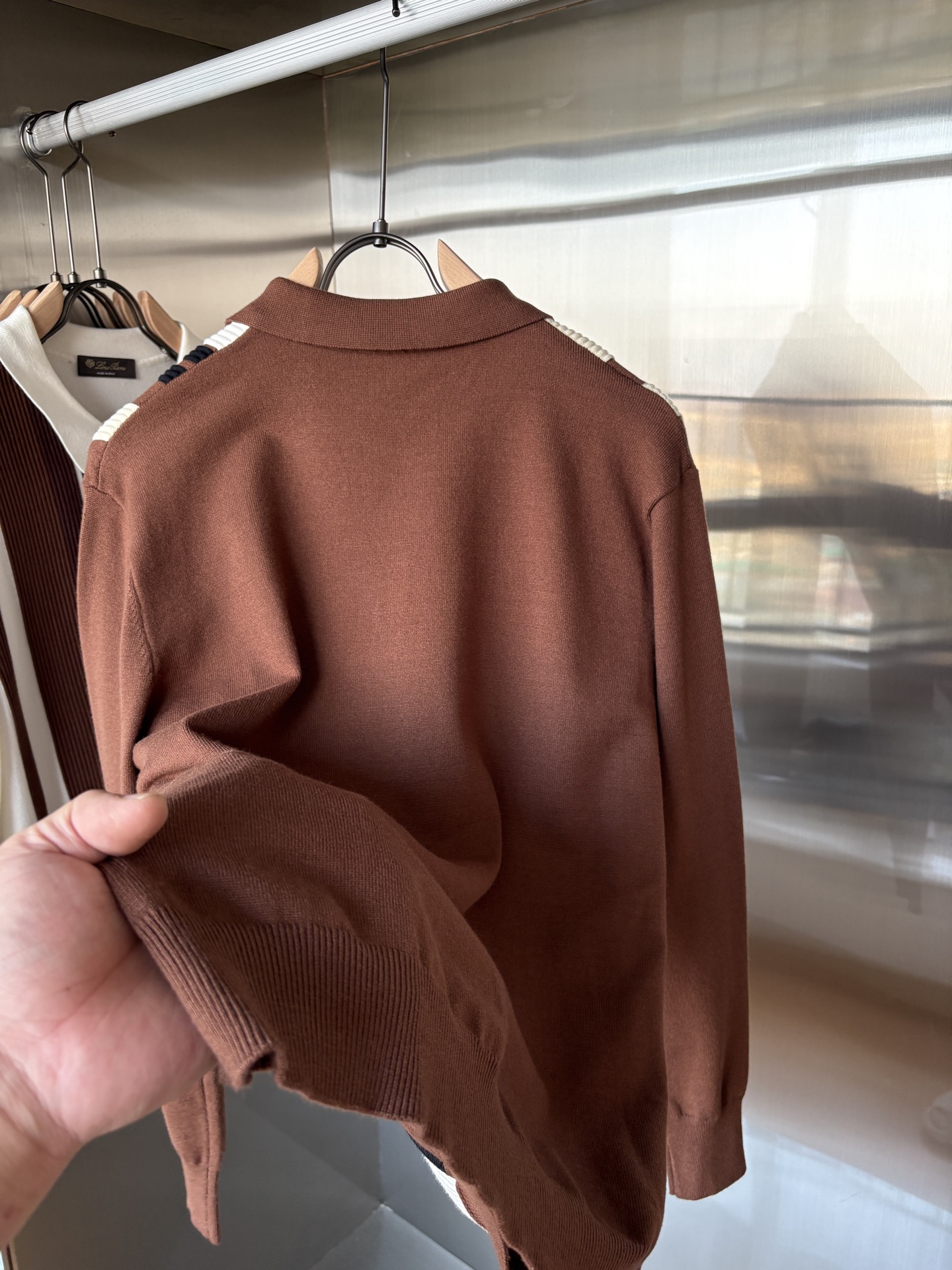 耗时王”菱形提花设计甄选超细优质纱线翻领短袖男士典藏款「耗时王」长袖针织奢雅工艺，触肤即高阶。• 匠心底