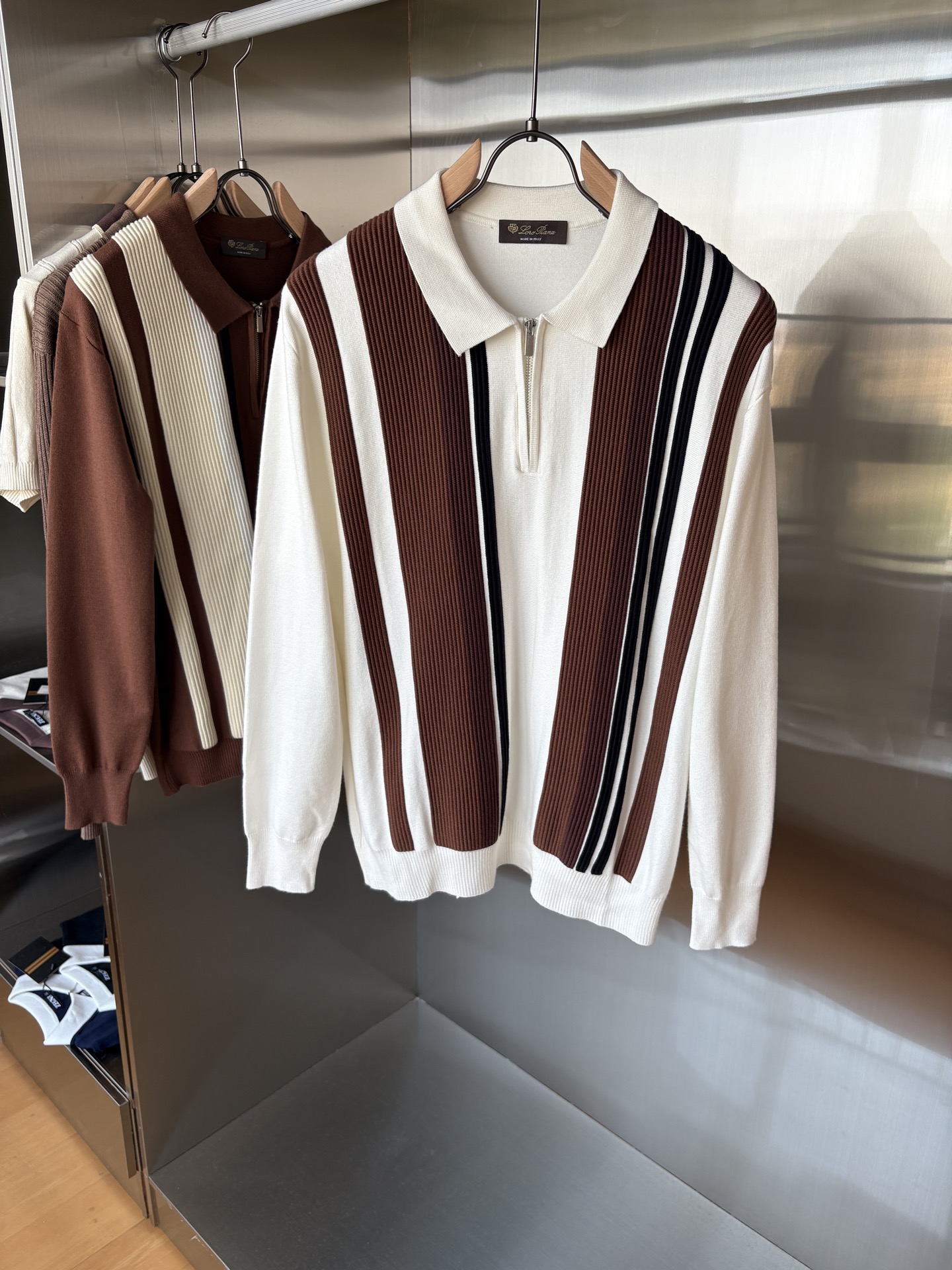 耗时王”菱形提花设计甄选超细优质纱线翻领短袖男士典藏款「耗时王」长袖针织奢雅工艺，触肤即高阶。• 匠心底