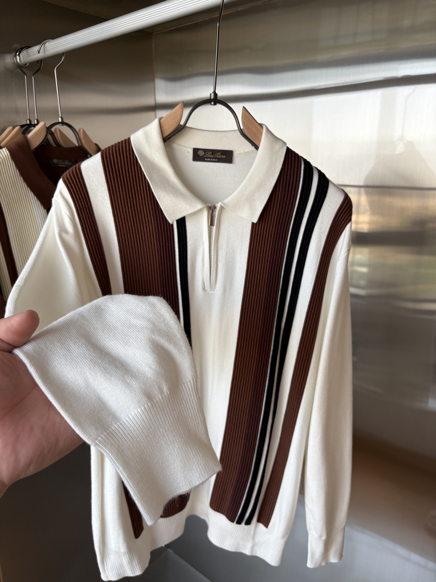 耗时王”菱形提花设计甄选超细优质纱线翻领短袖男士典藏款「耗时王」长袖针织奢雅工艺，触肤即高阶。• 匠心底