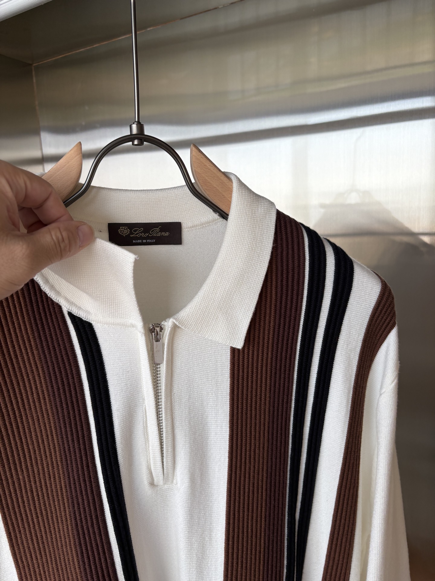 耗时王”菱形提花设计甄选超细优质纱线翻领短袖男士典藏款「耗时王」长袖针织奢雅工艺，触肤即高阶。• 匠心底