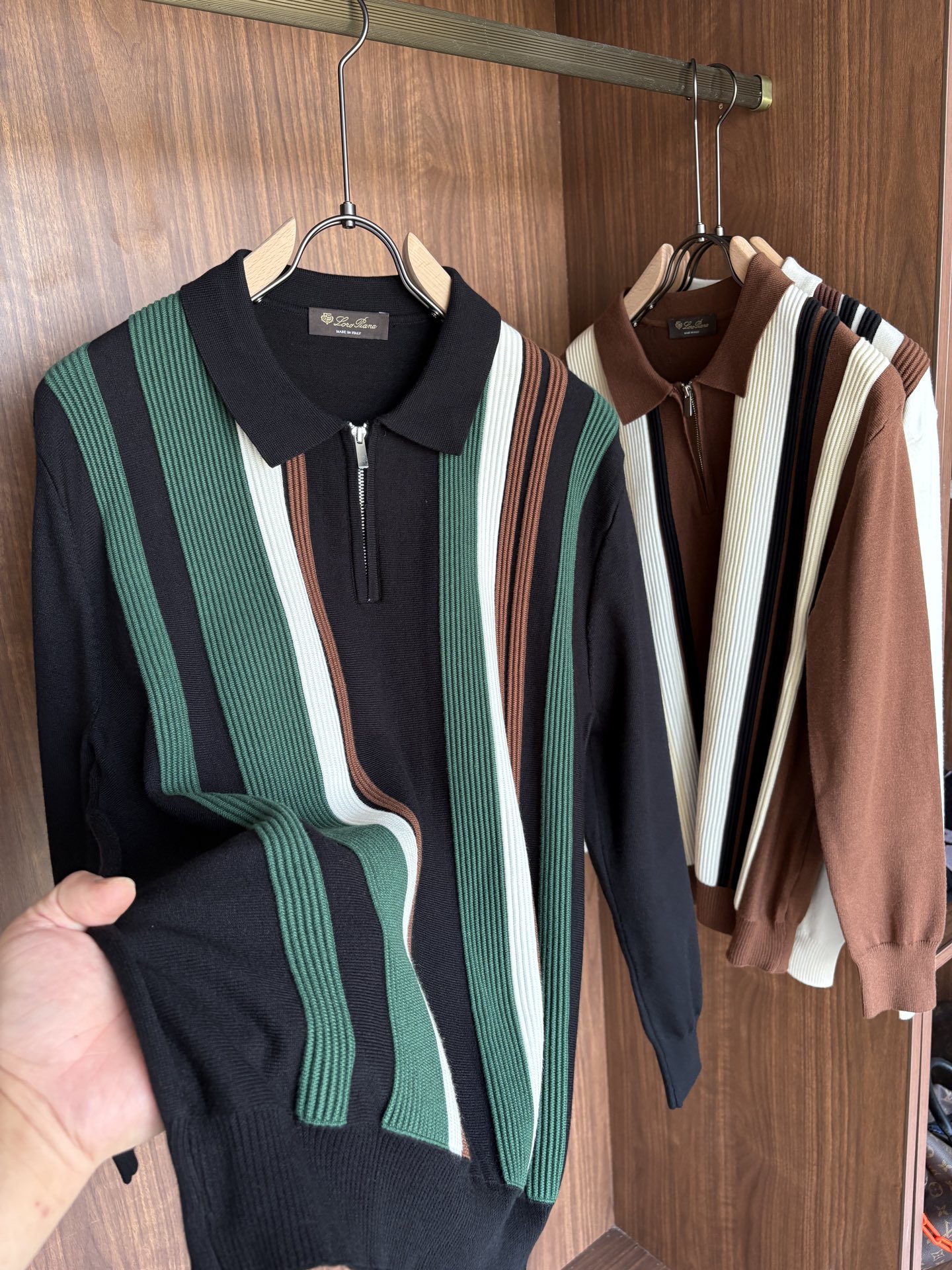 耗时王”菱形提花设计甄选超细优质纱线翻领短袖男士典藏款「耗时王」长袖针织奢雅工艺，触肤即高阶。

• 匠