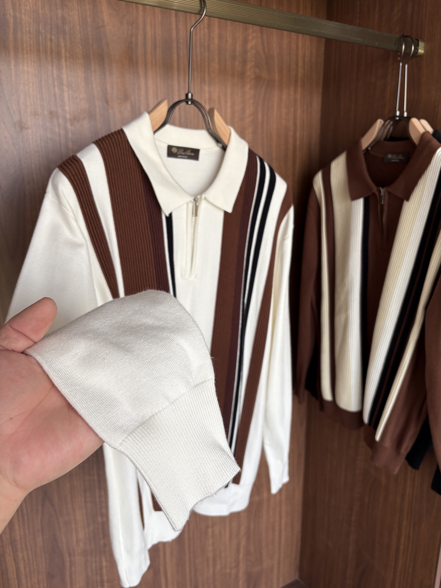 耗时王”菱形提花设计甄选超细优质纱线翻领短袖男士典藏款「耗时王」长袖针织奢雅工艺，触肤即高阶。

• 匠