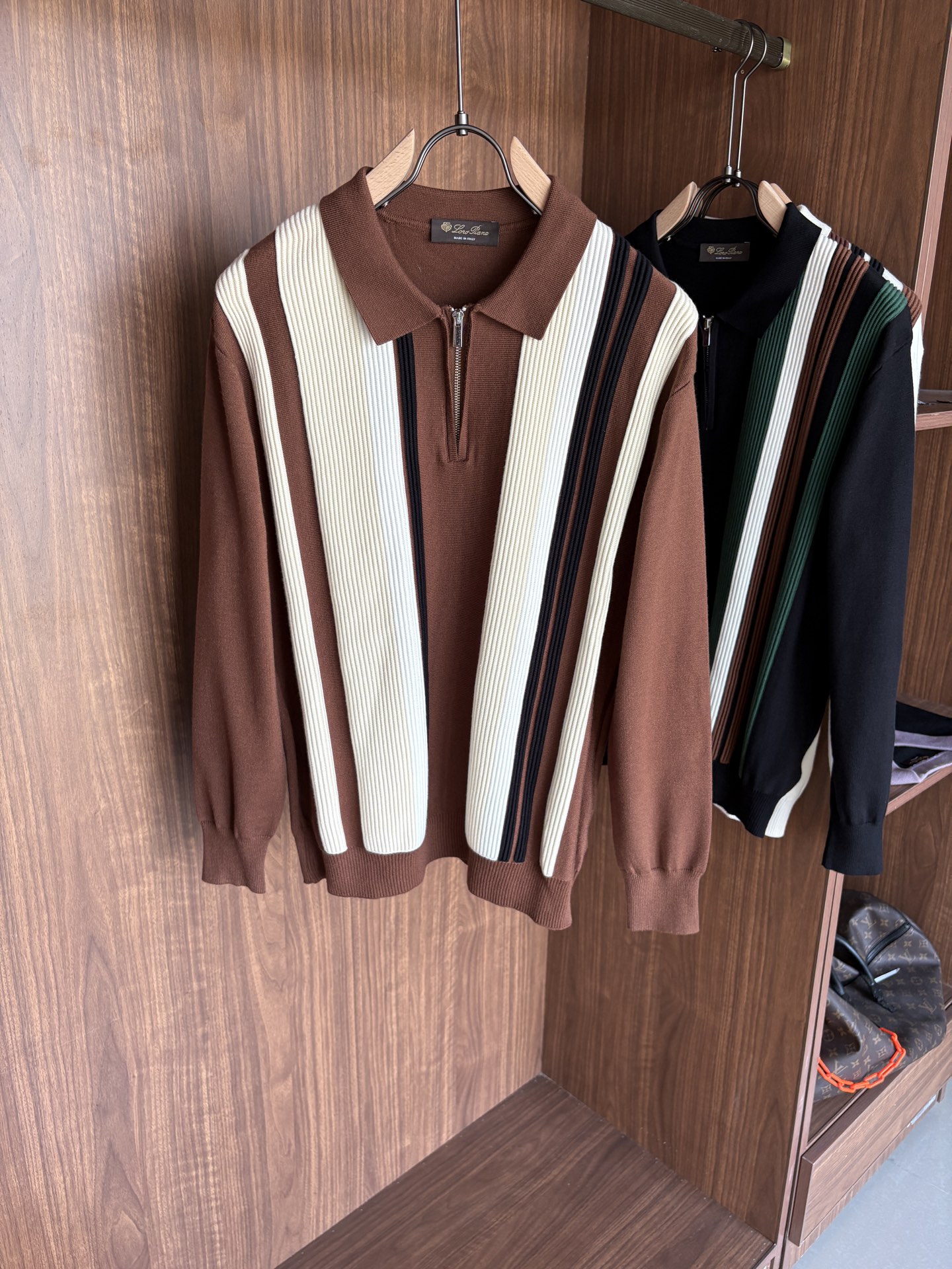 耗时王”菱形提花设计甄选超细优质纱线翻领短袖男士典藏款「耗时王」长袖针织奢雅工艺，触肤即高阶。

• 匠