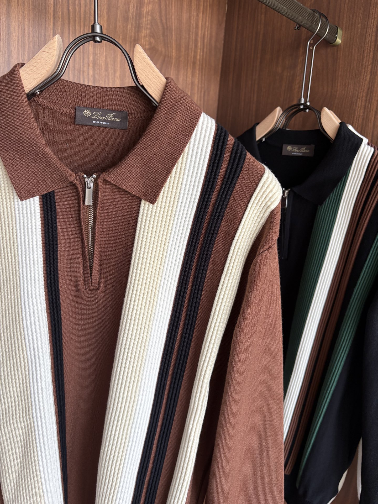 耗时王”菱形提花设计甄选超细优质纱线翻领短袖男士典藏款「耗时王」长袖针织奢雅工艺，触肤即高阶。

• 匠