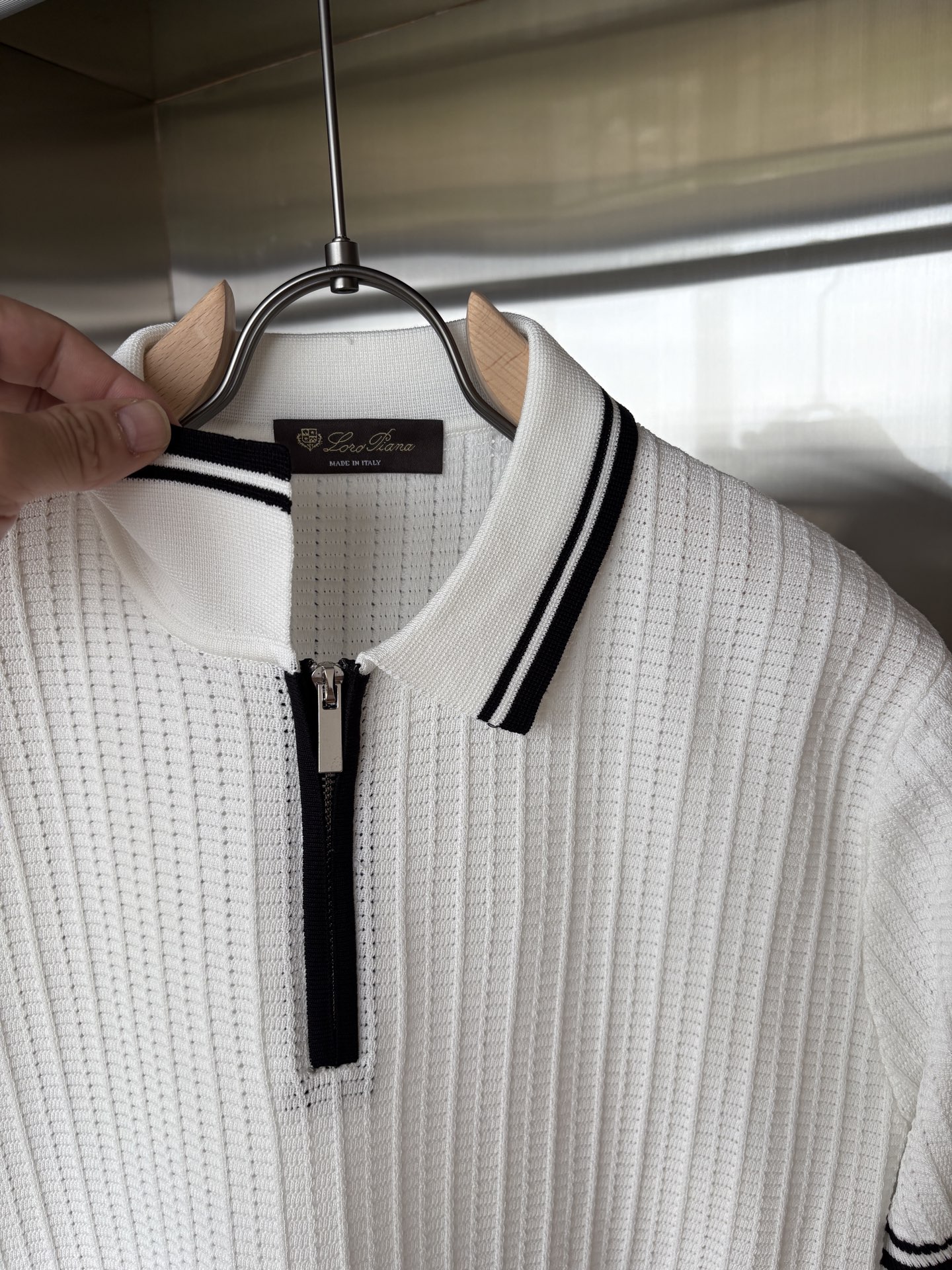 耗时王”菱形提花设计甄选超细优质纱线翻领短袖男士典藏款「耗时王」长袖针织奢雅工艺，触肤即高阶。• 匠心底