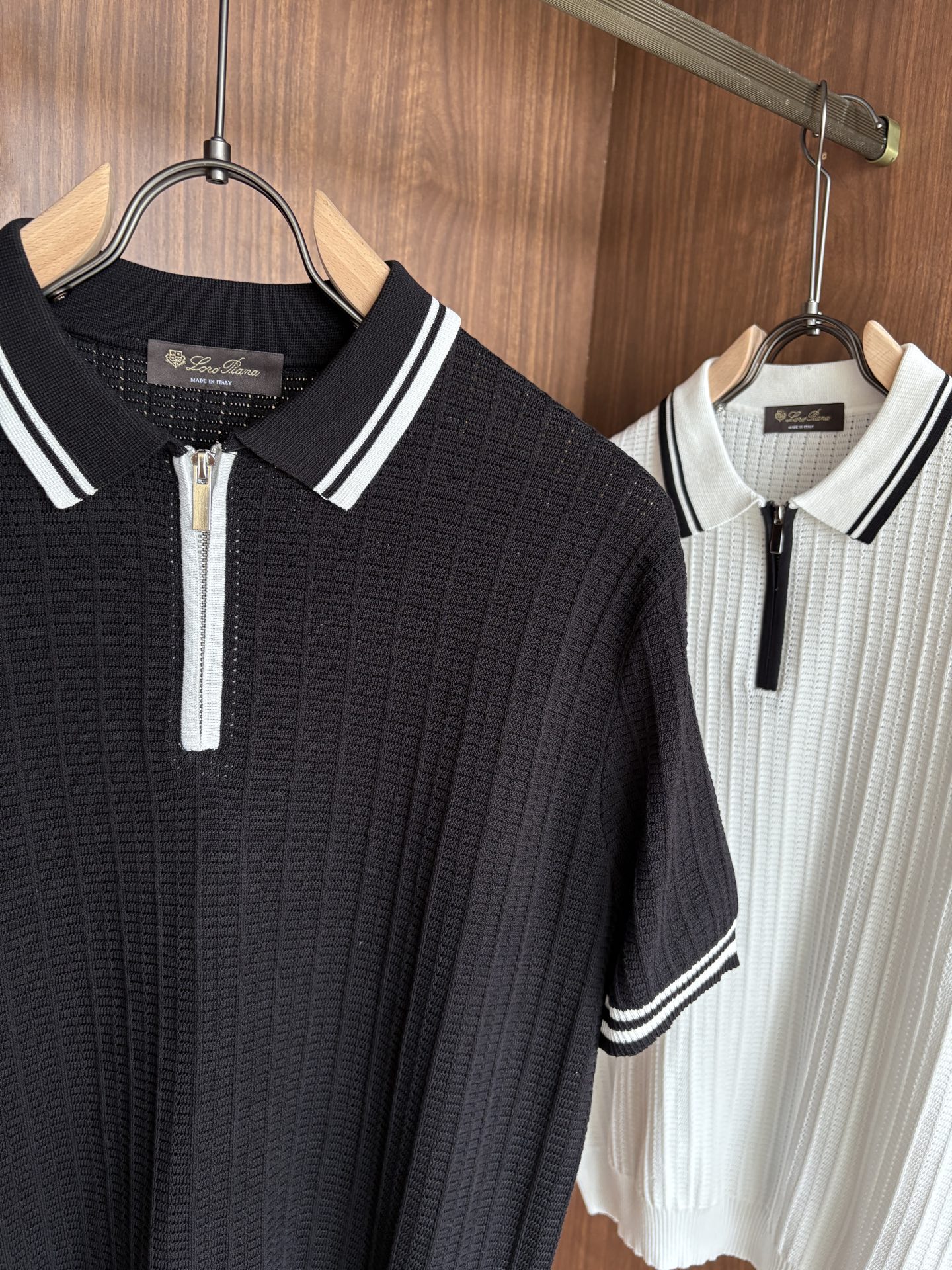 耗时王”菱形提花设计甄选超细优质纱线翻领短袖男士典藏款「耗时王」长袖针织奢雅工艺，触肤即高阶。

• 匠