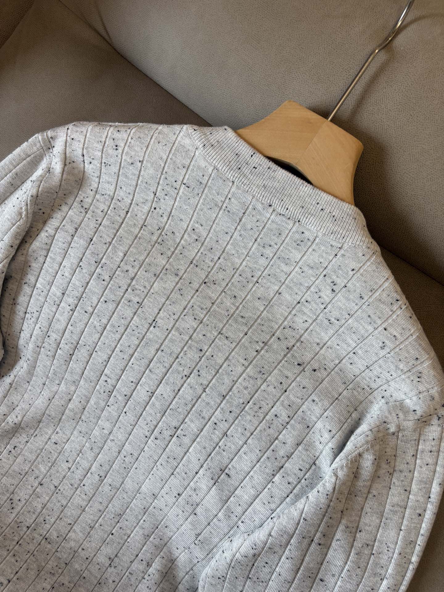 耗时王”菱形提花设计甄选超细优质纱线翻领短袖男士典藏款「耗时王」长袖针织奢雅工艺，触肤即高阶。

• 匠