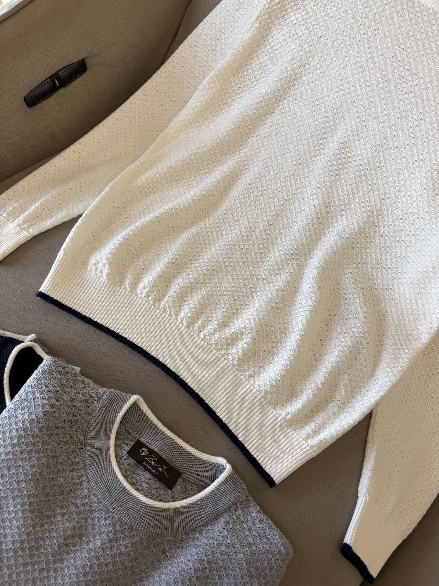 耗时王”菱形提花设计甄选超细优质纱线翻领短袖男士典藏款「耗时王」长袖针织奢雅工艺，触肤即高阶。

• 匠