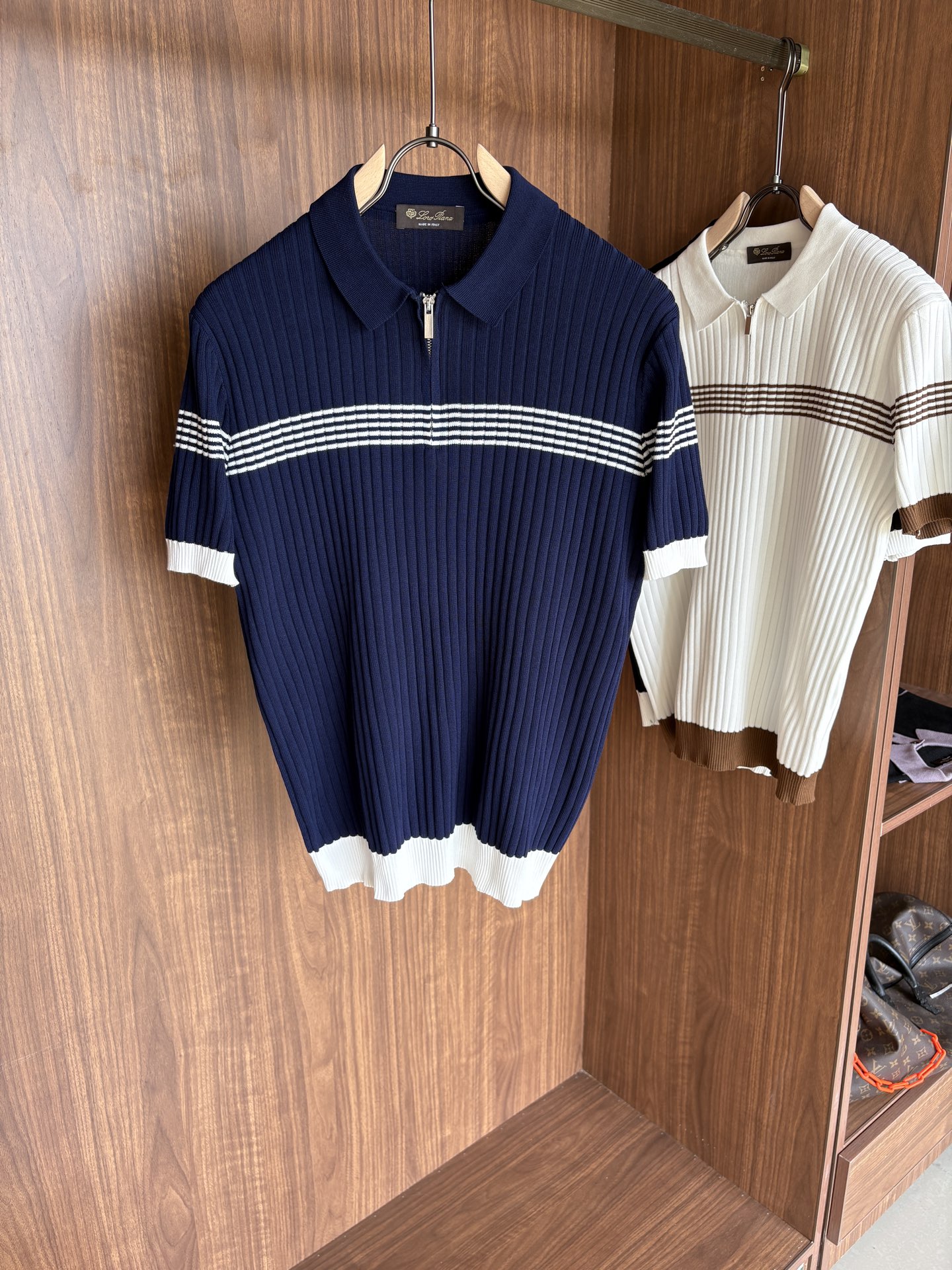 耗时王”菱形提花设计甄选超细优质纱线翻领短袖男士典藏款「耗时王」长袖针织奢雅工艺，触肤即高阶。• 匠心底