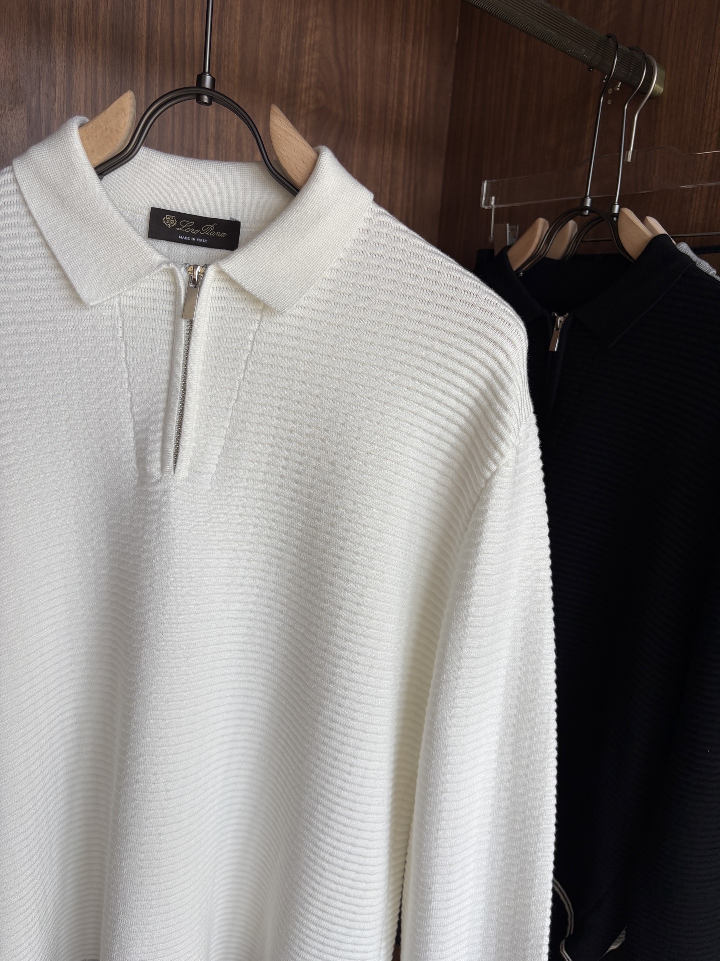 耗时王”菱形提花设计甄选超细优质纱线翻领短袖男士典藏款「耗时王」长袖针织奢雅工艺，触肤即高阶。• 匠心底