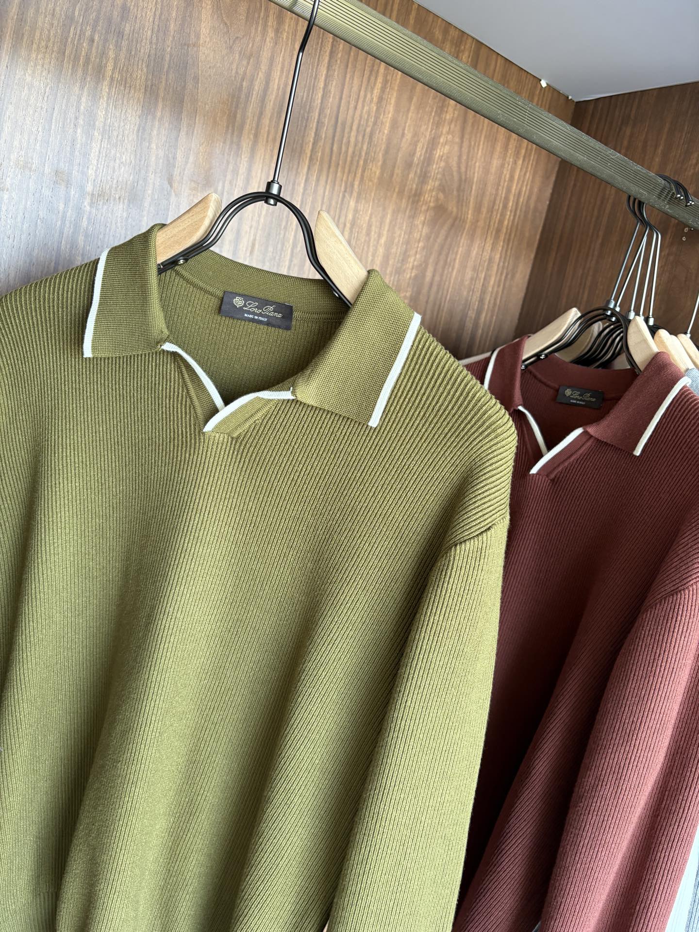 耗时王”菱形提花设计甄选超细优质纱线翻领短袖男士典藏款「耗时王」长袖针织奢雅工艺，触肤即高阶。• 匠心底