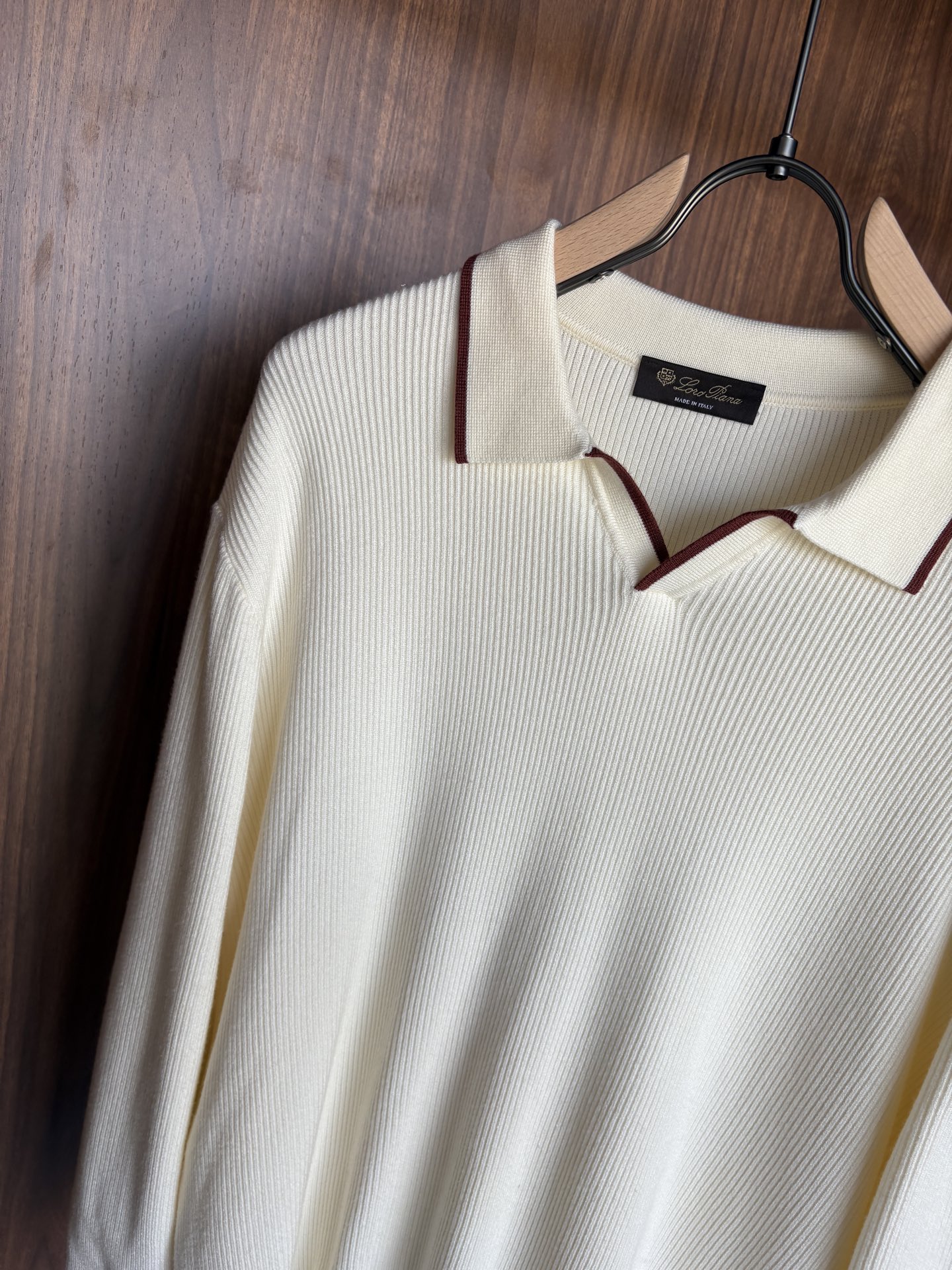 耗时王”菱形提花设计甄选超细优质纱线翻领短袖男士典藏款「耗时王」长袖针织奢雅工艺，触肤即高阶。• 匠心底