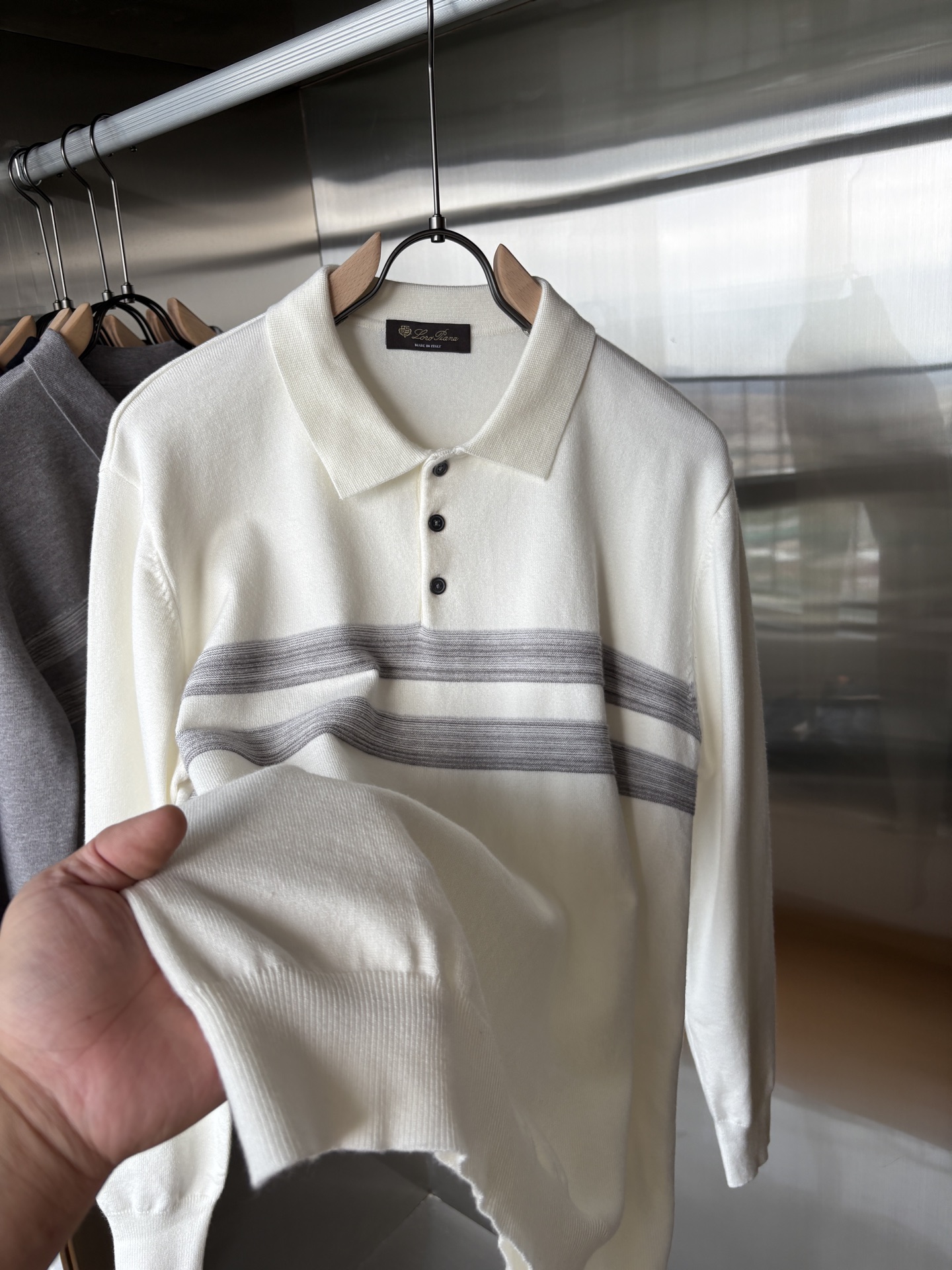 耗时王”菱形提花设计甄选超细优质纱线翻领短袖男士典藏款「耗时王」长袖针织奢雅工艺，触肤即高阶。• 匠心底