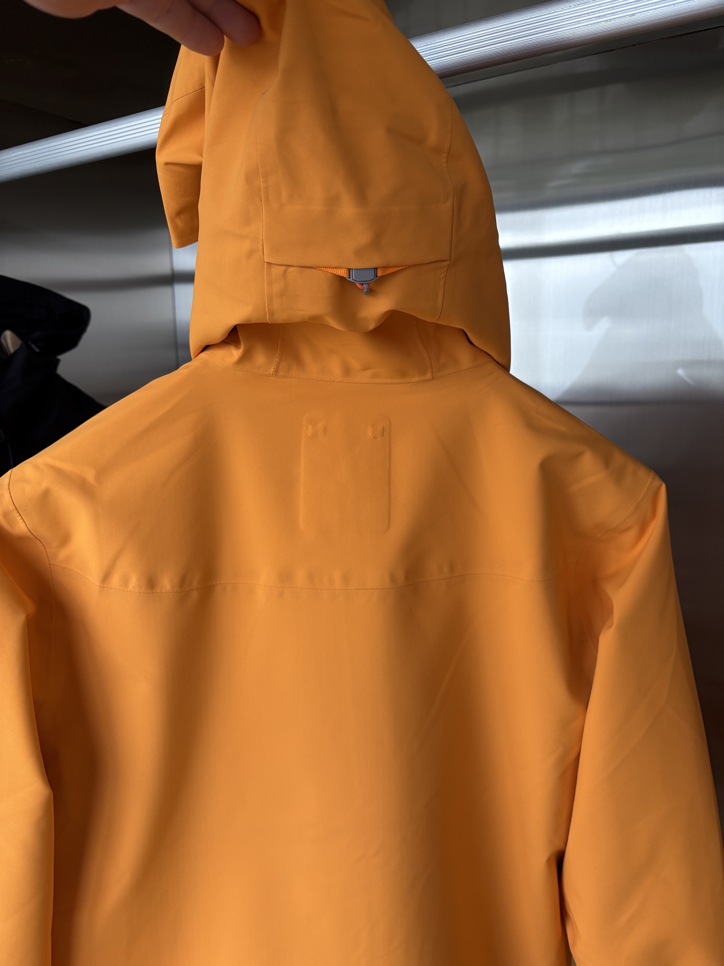 爆款 顶配 Beta SL冲锋衣是一款专为户外探险设计的高性能外套。采用GORE-TEX 面料。具备卓越