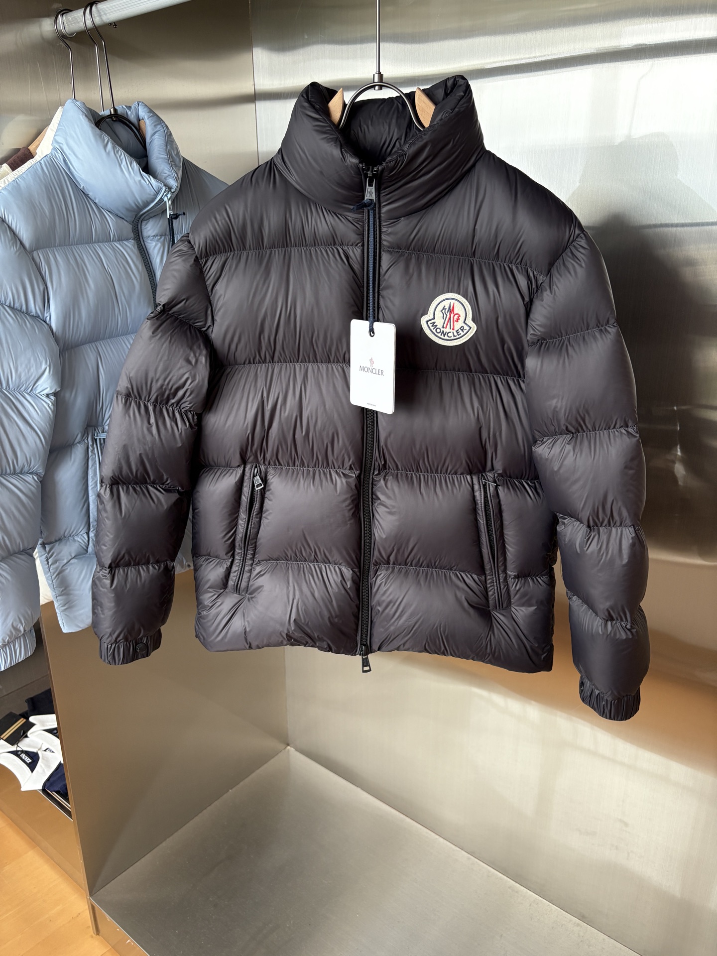 NO:529856,The highest-end version of the market, 320g three-color new product (M0NCLER autumn and winter new product Jarama men's short down jacket jacket lacquered jacket larama short down jacket is a personalized item designed for modern men who focus on functionality and beauty. Filling white goose down velvet contains 90 fabric nylon, polyester moderate thickness ingredient content lining: polyester hood: polyester fiber fabric: polyester fiber back body: nylon pattern solid color collar hooded sleeve long sleeve sleeve, fall placket zipper long regular style fit elastic without elastic Size 48-56,, jackets & coats, jackets & coats, down jacket, hats, alexander wang19860909市场顶级最高版,充绒320克三色新品(M0NCLER 秋冬新品Jarama男士短款羽绒服夹克克外套 larama短款羽绒夹克是一款个性单品,专为注重功能性和美观的现代男士设计. 填充物白鹅绒含绒量90面料锦纶,涤纶 厚度适中成分含量里料:聚酯纤维兜帽:聚酯纤维面料:聚酯纤维外后身:锦纶 图案纯色领型连帽袖长长袖袖型,落衣门襟拉链衣长常规款版型合身弹力无弹力 尺码48-56,,jackets & coats,jackets & coats,down jacket,hats,alexander wang,Men's clothing