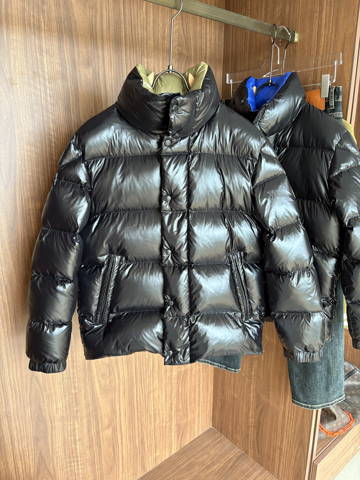 NO:529859,The highest-end version of the market, 320g of 2-color new product (M0NCLER autumn and winter new product Jarama men's short down jacket jacket lacquered jacket larama short down jacket is a personalized item designed for modern men who focus on functionality and beauty. Filling white goose down velvet contains 90 fabric nylon, polyester moderate thickness ingredient content lining: polyester fiber hood: polyester fiber fabric: polyester fiber back body: nylon pattern solid color collar hooded sleeve long sleeve sleeve, fall placket zipper long regular style fit elastic without elastic Size 48-56,, jackets & coats, jackets & coats, down jacket, hats, alexander wang19860909市场顶级最高版,充绒320克2色新品(M0NCLER 秋冬新品Jarama男士短款羽绒服夹克克外套 larama短款羽绒夹克是一款个性单品,专为注重功能性和美观的现代男士设计. 填充物白鹅绒含绒量90面料锦纶,涤纶 厚度适中成分含量里料:聚酯纤维兜帽:聚酯纤维面料:聚酯纤维外后身:锦纶 图案纯色领型连帽袖长长袖袖型,落衣门襟拉链衣长常规款版型合身弹力无弹力 尺码48-56,,jackets & coats,jackets & coats,down jacket,hats,alexander wang,Men's clothing