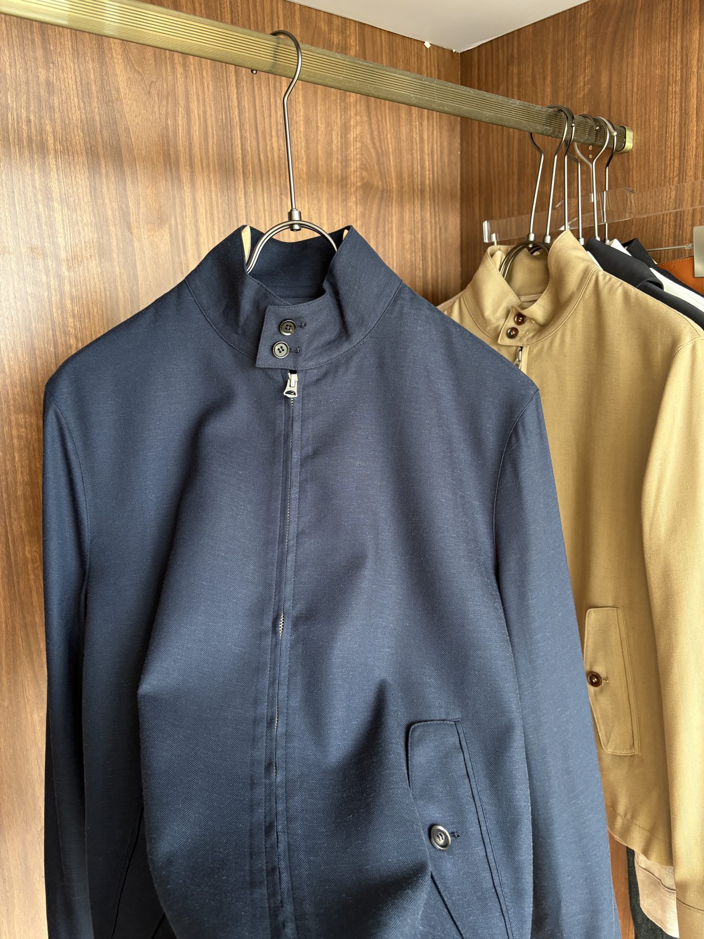 lP🆕专柜最新款麻料夹克外套，特定原版麻料面料，麻料赋予夹克优良的耐磨性和抗皱性，确保长时间穿着仍能保持