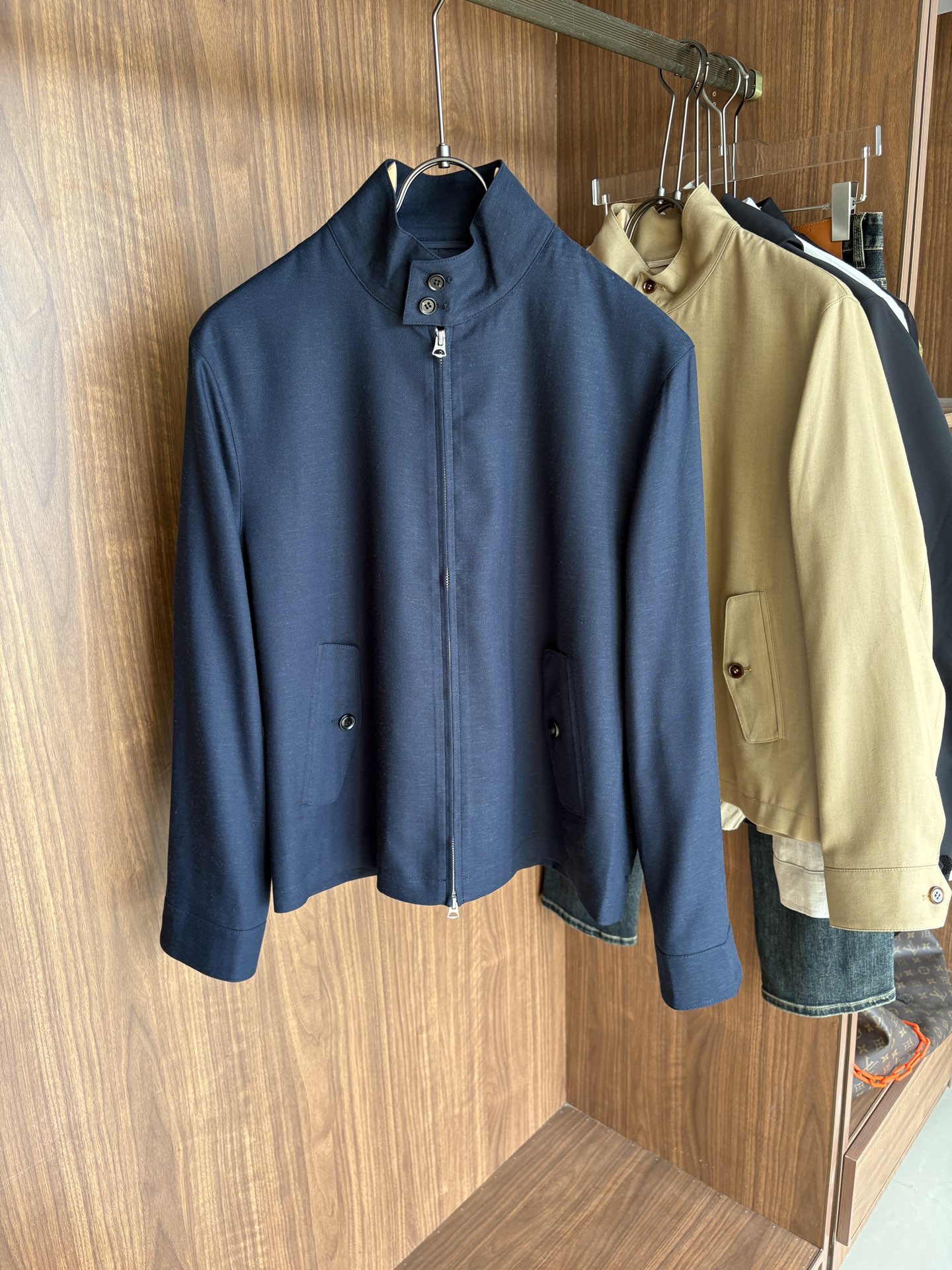 lP🆕专柜最新款麻料夹克外套，特定原版麻料面料，麻料赋予夹克优良的耐磨性和抗皱性，确保长时间穿着仍能保持