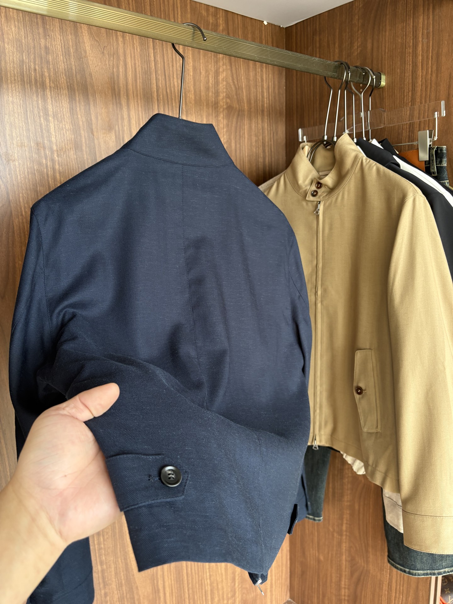 lP🆕专柜最新款麻料夹克外套，特定原版麻料面料，麻料赋予夹克优良的耐磨性和抗皱性，确保长时间穿着仍能保持
