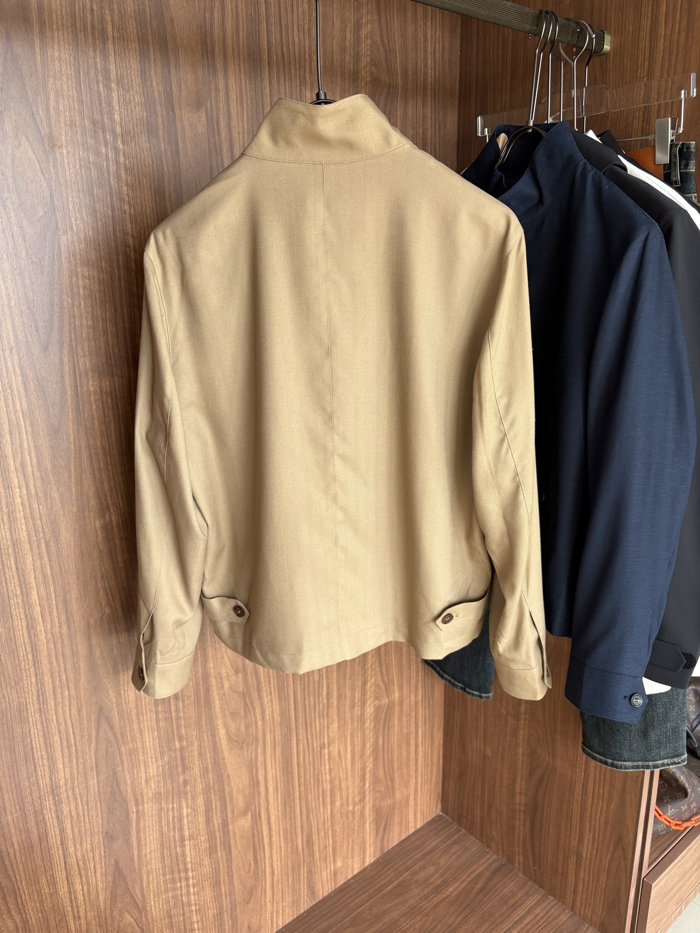 lP🆕专柜最新款麻料夹克外套，特定原版麻料面料，麻料赋予夹克优良的耐磨性和抗皱性，确保长时间穿着仍能保持