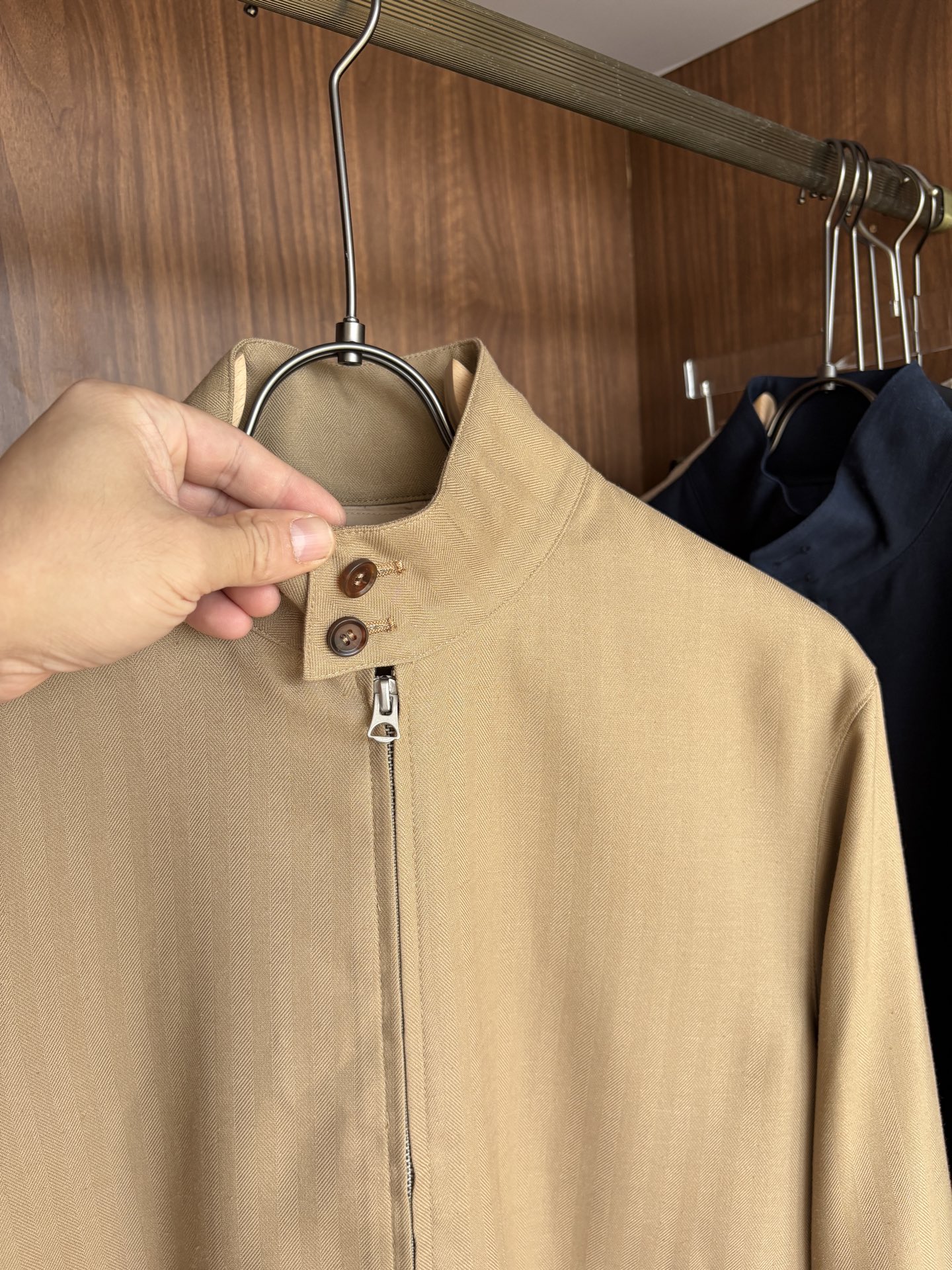 lP🆕专柜最新款麻料夹克外套，特定原版麻料面料，麻料赋予夹克优良的耐磨性和抗皱性，确保长时间穿着仍能保持