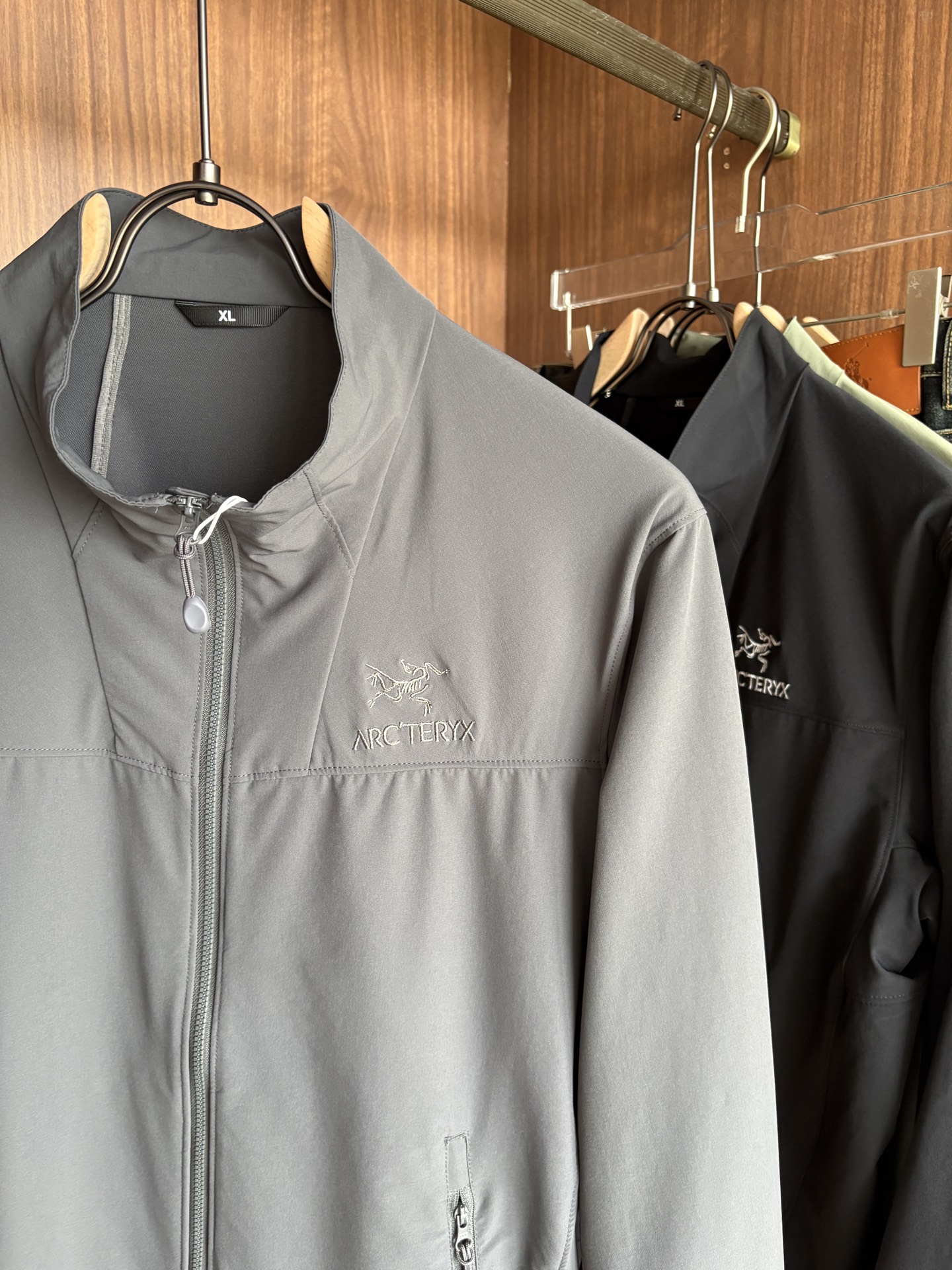 爆款 顶配 Beta SL冲锋衣是一款专为户外探险设计的高性能外套。采用GORE-TEX 面料。具备卓越