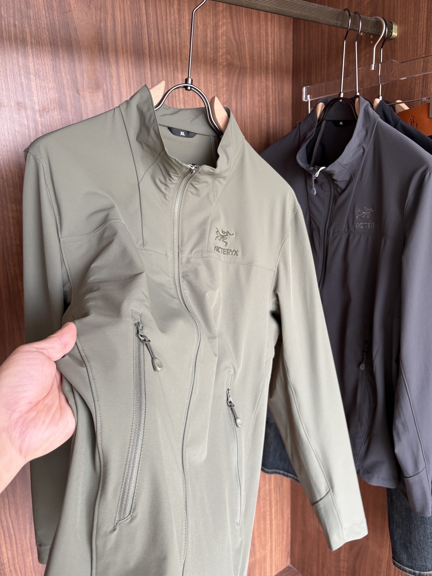 爆款 顶配 Beta SL冲锋衣是一款专为户外探险设计的高性能外套。采用GORE-TEX 面料。具备卓越