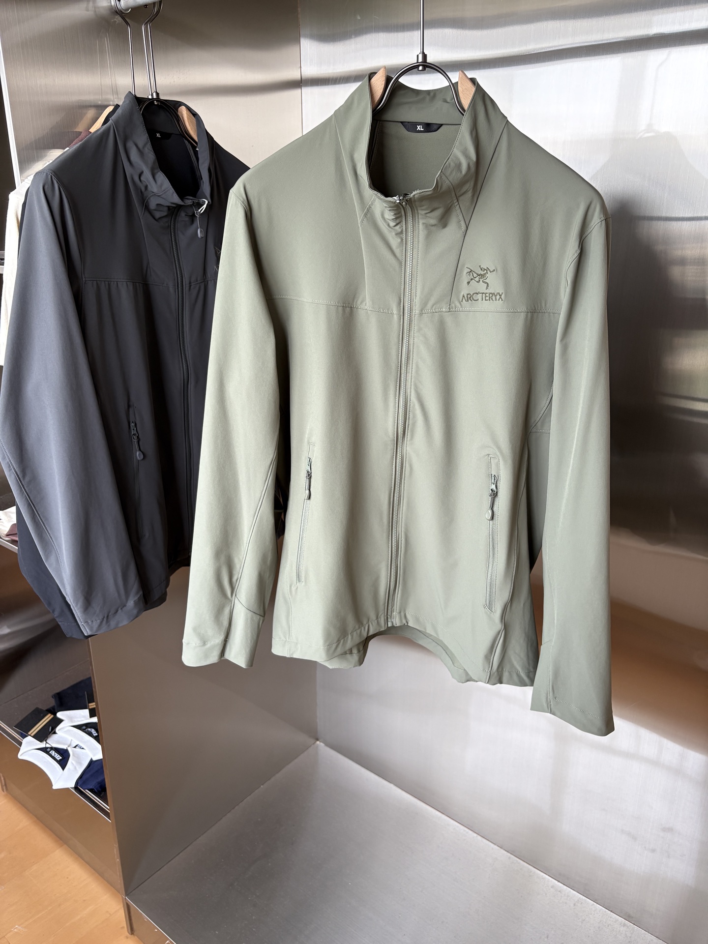 爆款 顶配 Beta SL冲锋衣是一款专为户外探险设计的高性能外套。采用GORE-TEX 面料。具备卓越