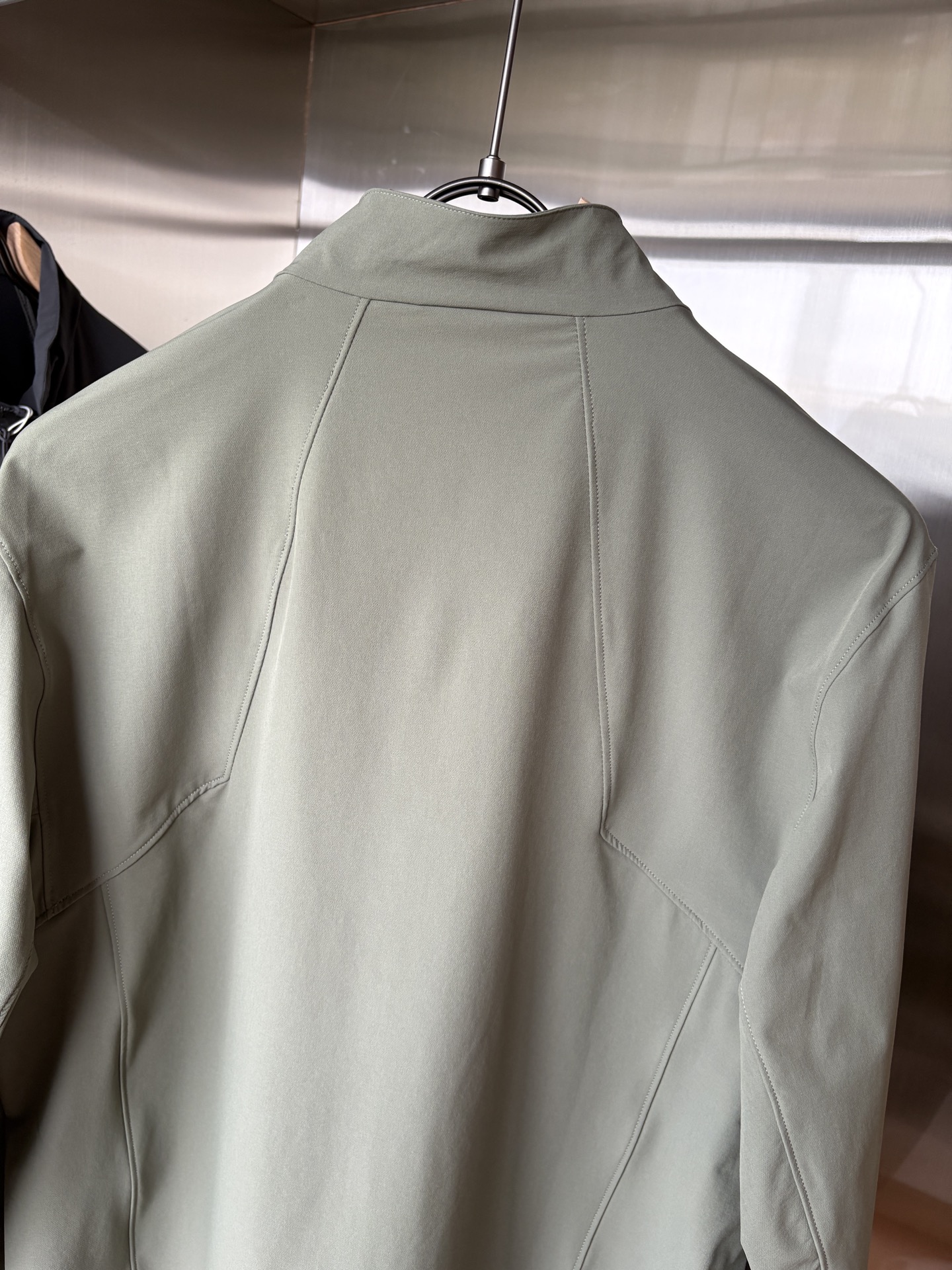 爆款 顶配 Beta SL冲锋衣是一款专为户外探险设计的高性能外套。采用GORE-TEX 面料。具备卓越