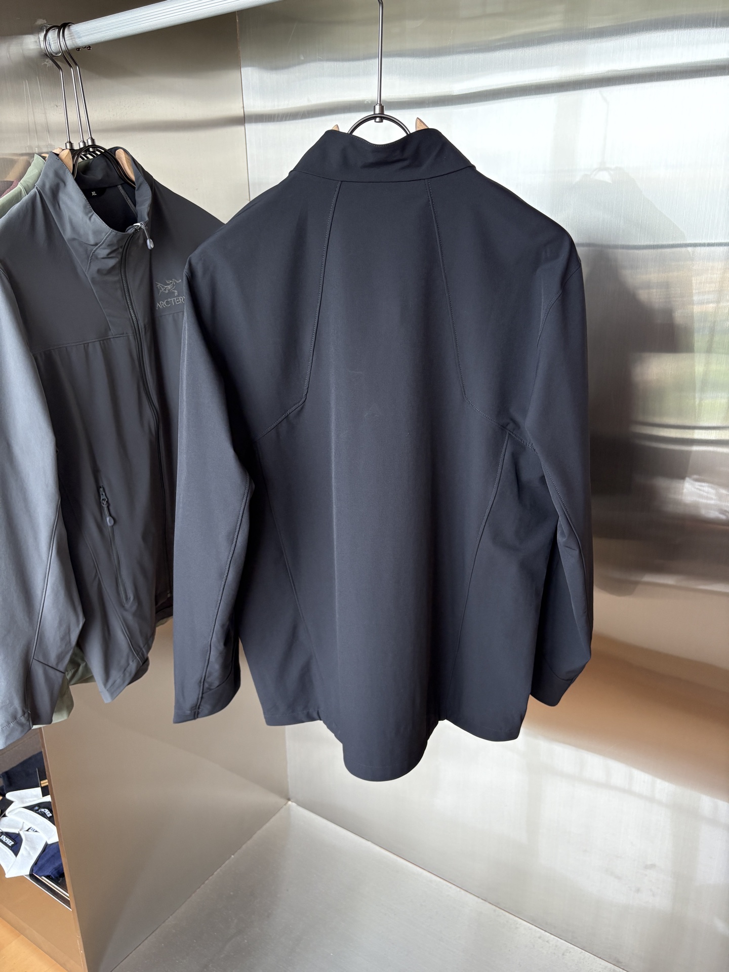 爆款 顶配 Beta SL冲锋衣是一款专为户外探险设计的高性能外套。采用GORE-TEX 面料。具备卓越