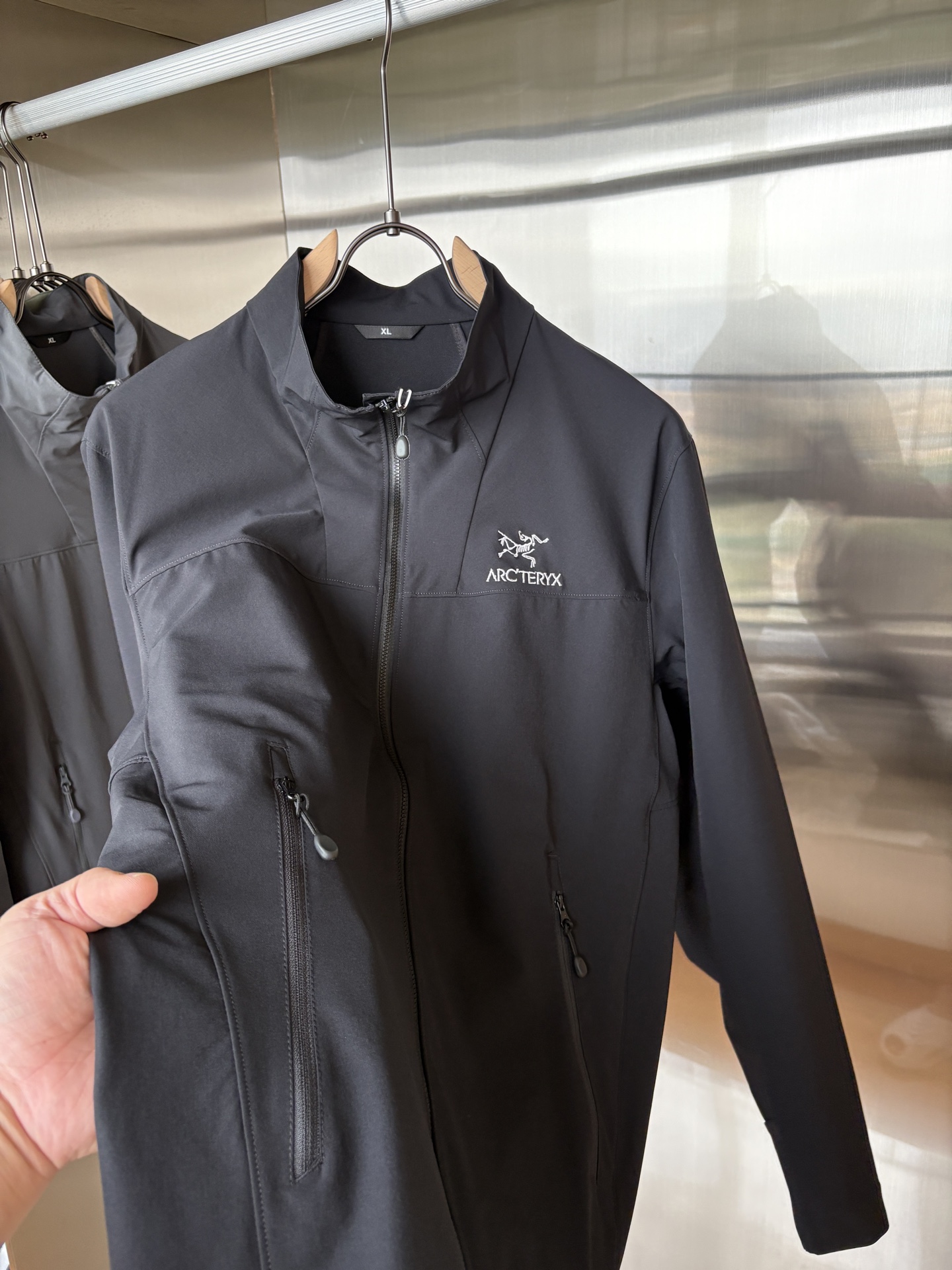 爆款 顶配 Beta SL冲锋衣是一款专为户外探险设计的高性能外套。采用GORE-TEX 面料。具备卓越