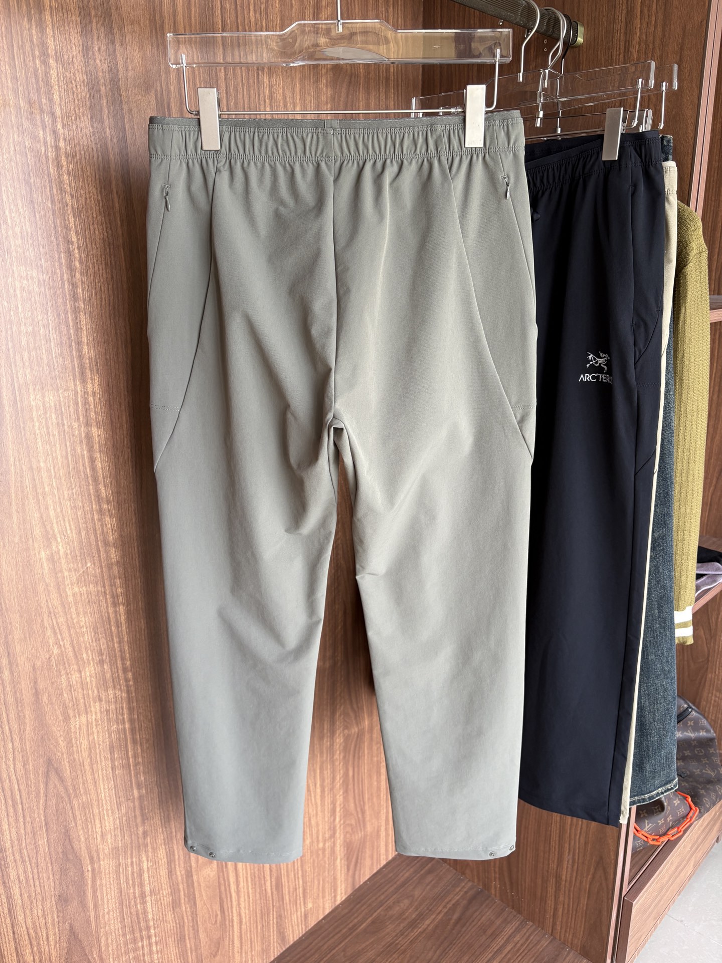 始祖2025夏季新款 秋冬休闲裤，专柜定制面料 透气舒适度高，细节无可挑剔，品牌元素设计理念，体现品质。