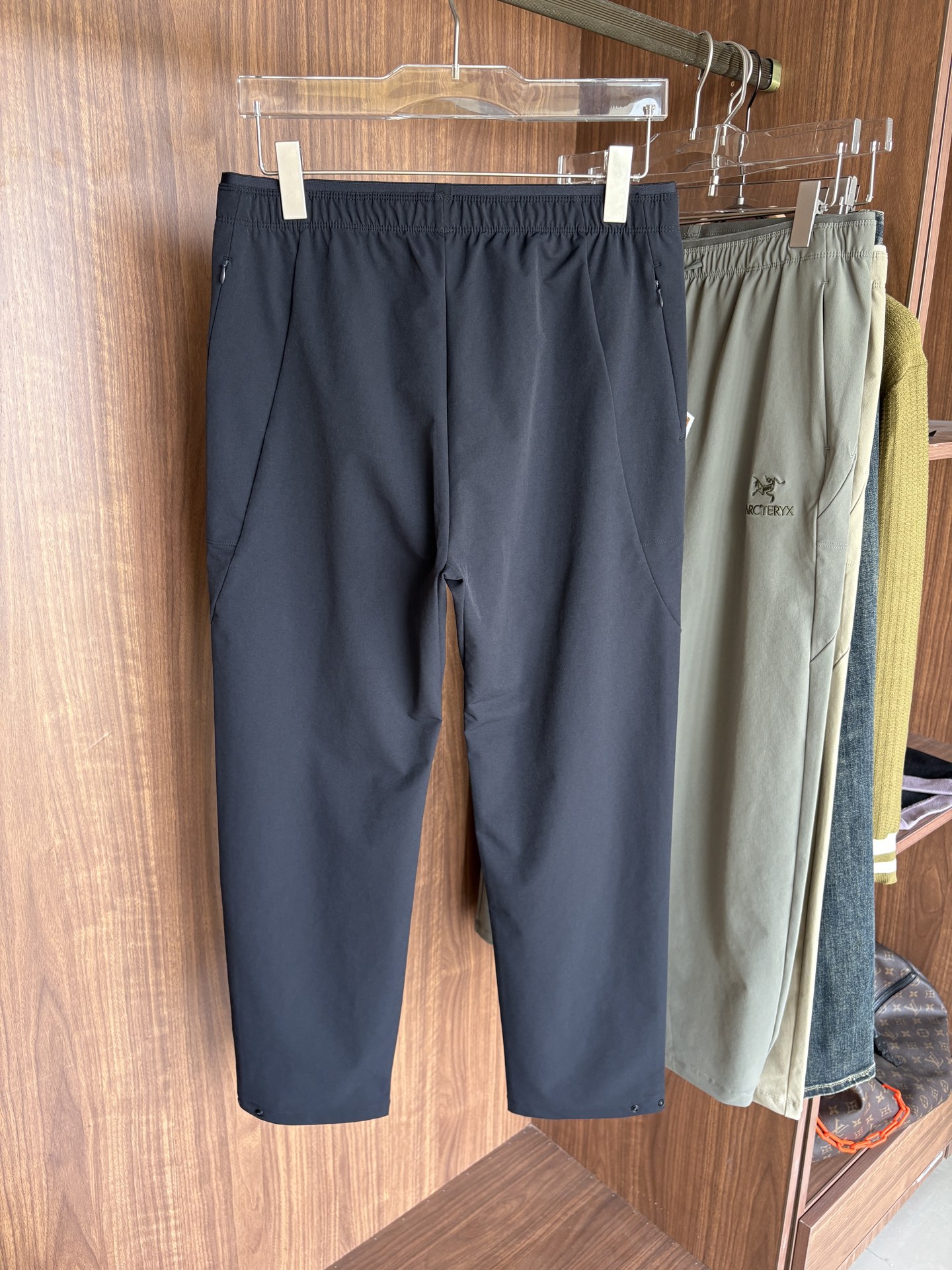 始祖2025夏季新款 秋冬休闲裤，专柜定制面料 透气舒适度高，细节无可挑剔，品牌元素设计理念，体现品质。