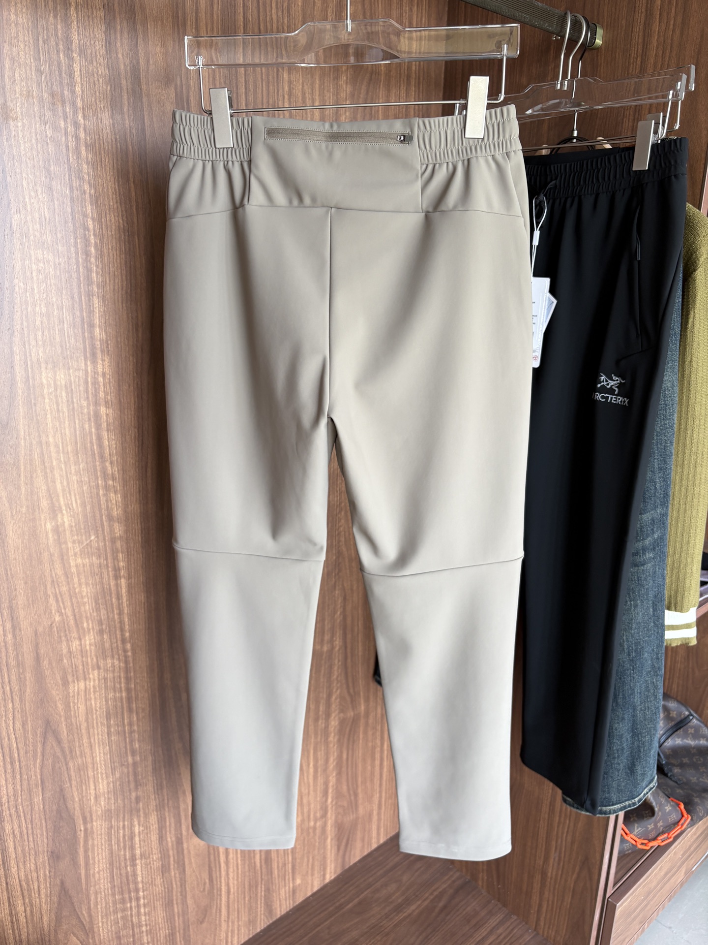 始祖2025夏季新款 秋冬休闲裤，专柜定制面料 透气舒适度高，细节无可挑剔，品牌元素设计理念，体现品质。