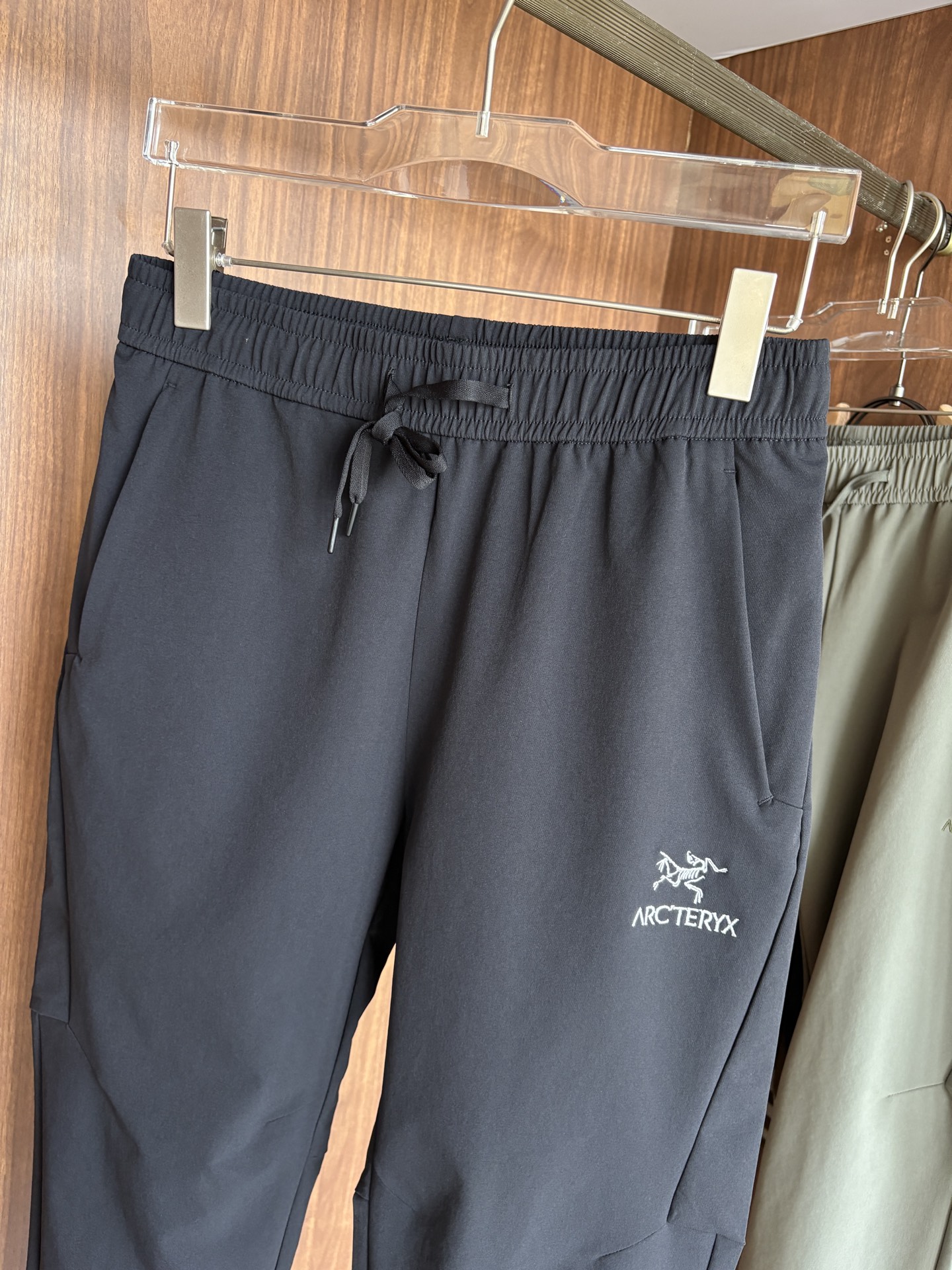 始祖2025夏季新款 秋冬休闲裤，专柜定制面料 透气舒适度高，细节无可挑剔，品牌元素设计理念，体现品质。