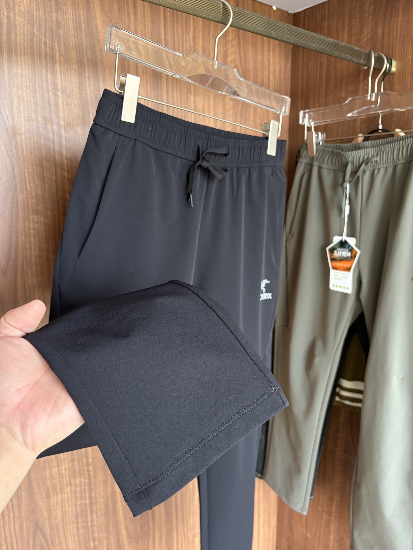 始祖2025夏季新款 秋冬休闲裤，专柜定制面料 透气舒适度高，细节无可挑剔，品牌元素设计理念，体现品质。