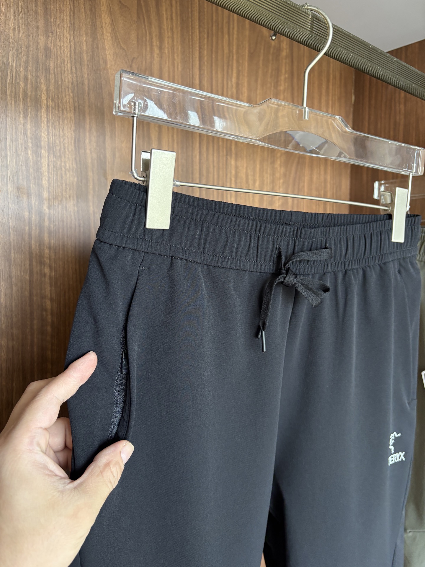 始祖2025夏季新款 秋冬休闲裤，专柜定制面料 透气舒适度高，细节无可挑剔，品牌元素设计理念，体现品质。