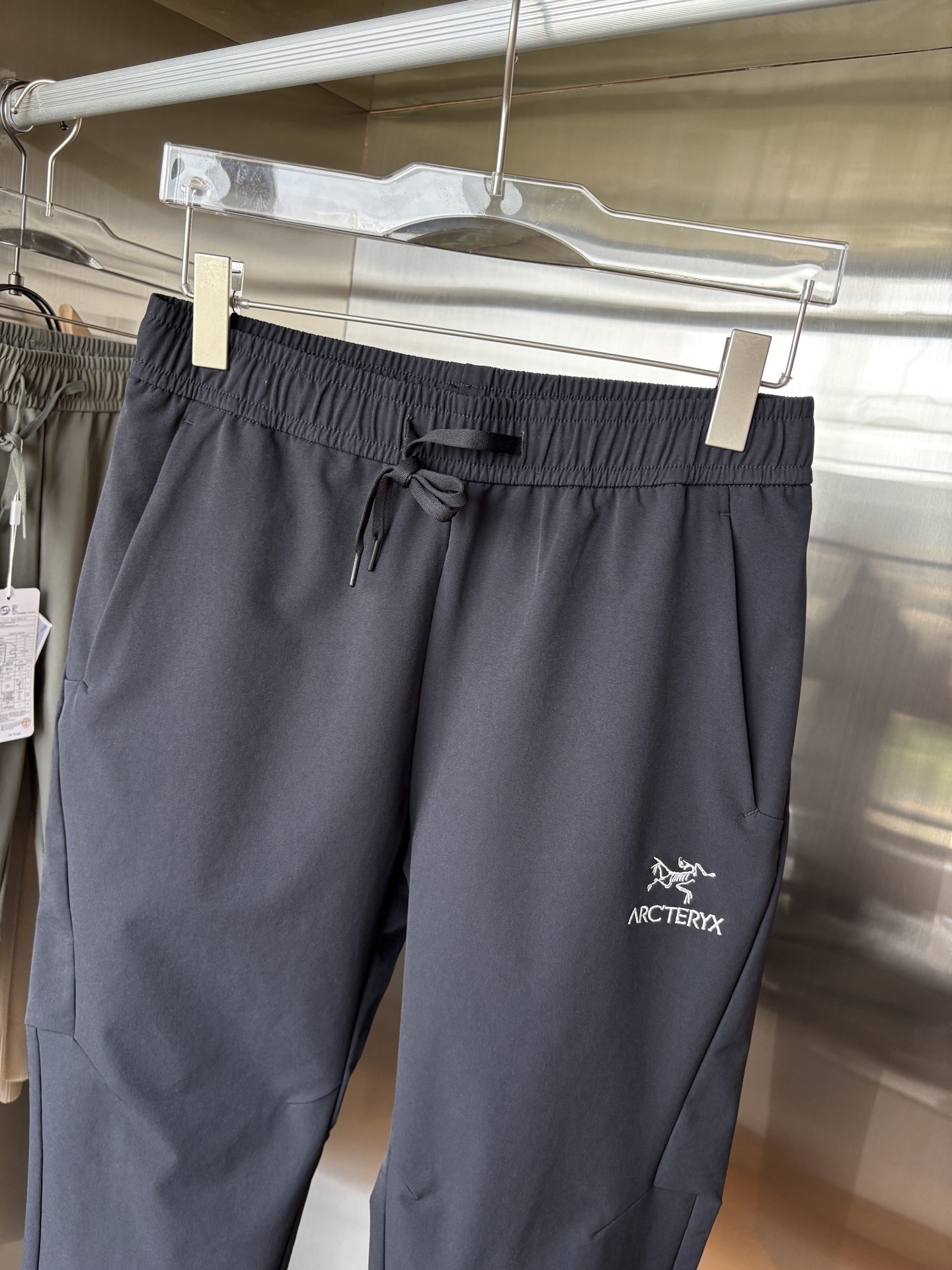 始祖2025夏季新款 秋冬休闲裤，专柜定制面料 透气舒适度高，细节无可挑剔，品牌元素设计理念，体现品质。